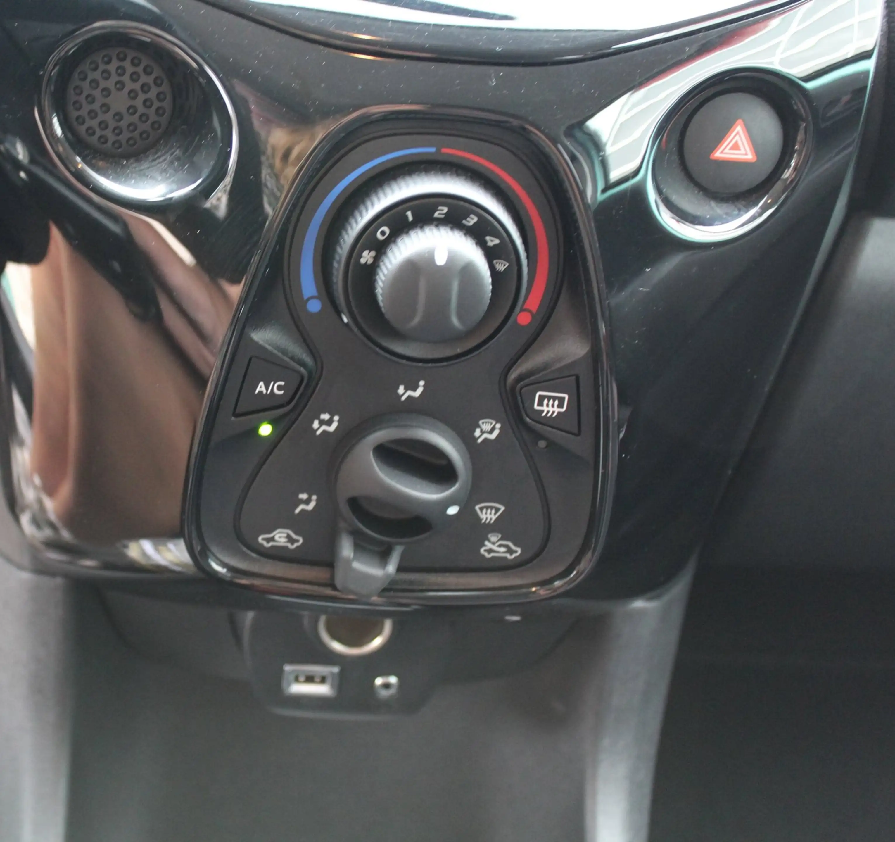 Citroen C1 1.0 VTi Feel — photo 12