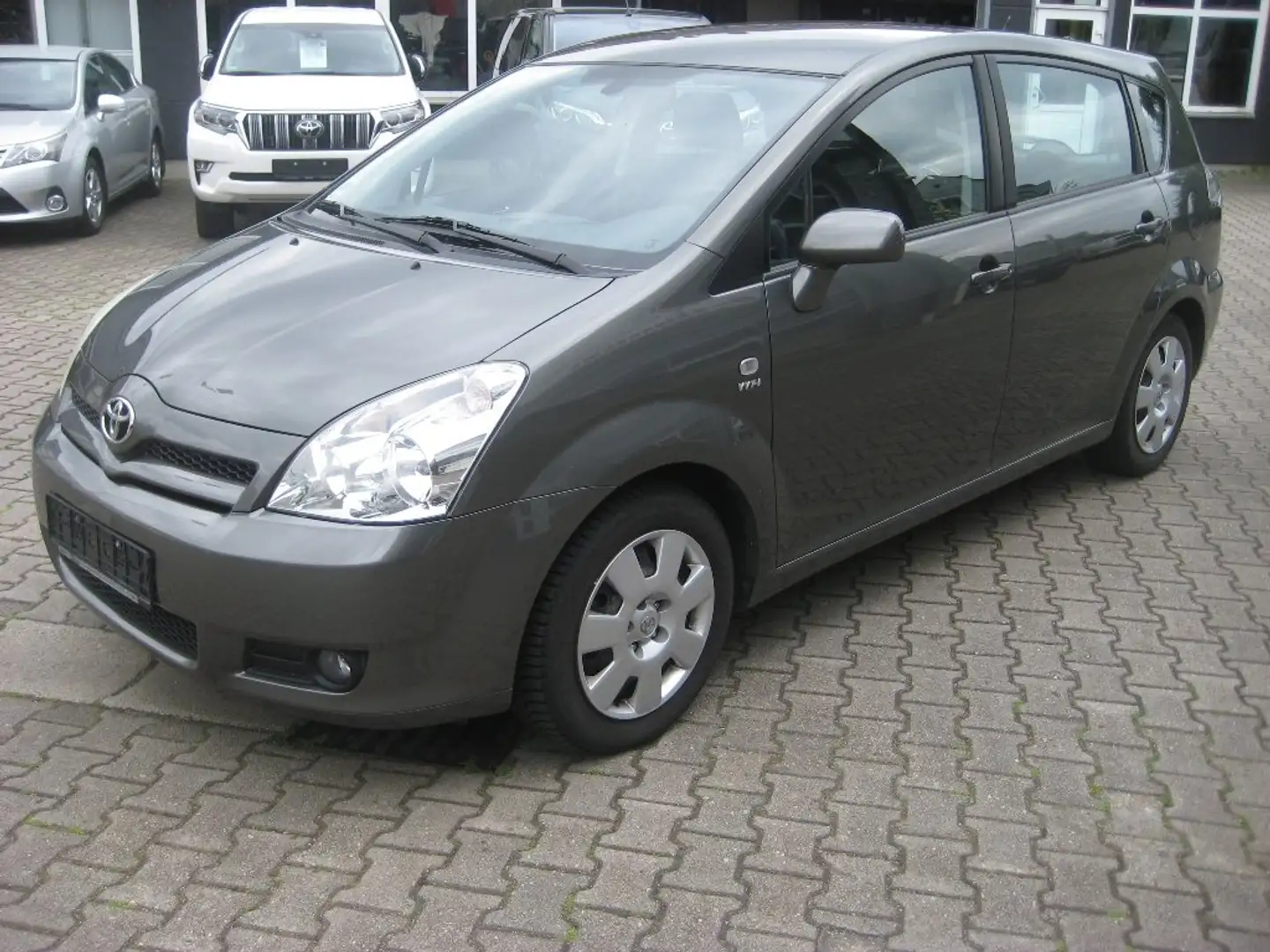 Toyota Corolla Verso 1.8 Sol 7 Sitzer Grau - 2