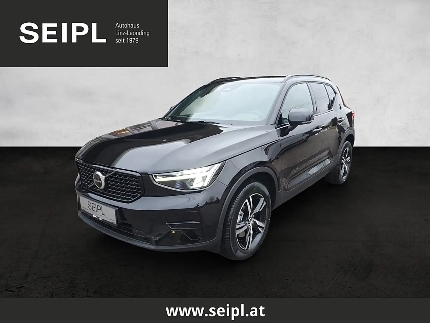 Volvo XC40 B3 Plus Dark Aut. Schwarz - 1