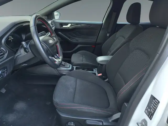 Ford Focus view 10