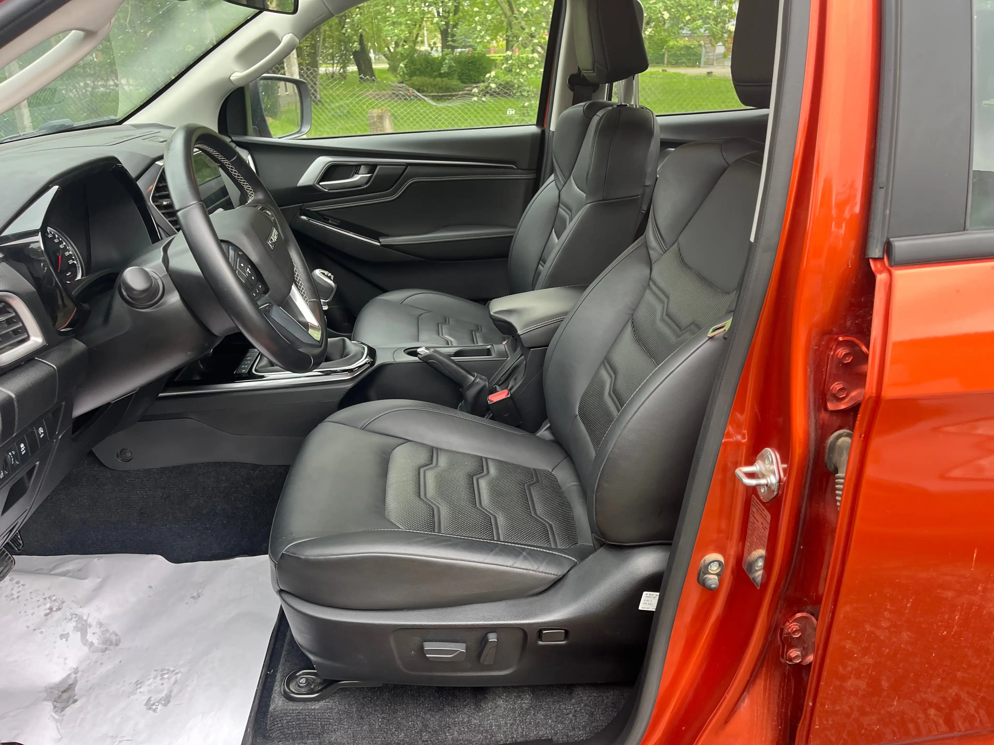 Isuzu D-Max Double Cab 4WD LS Automatic — photo 5