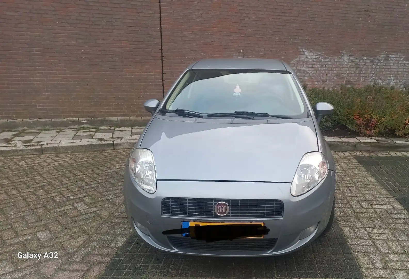 Fiat Punto 1.4 Dynamic Grijs - 1