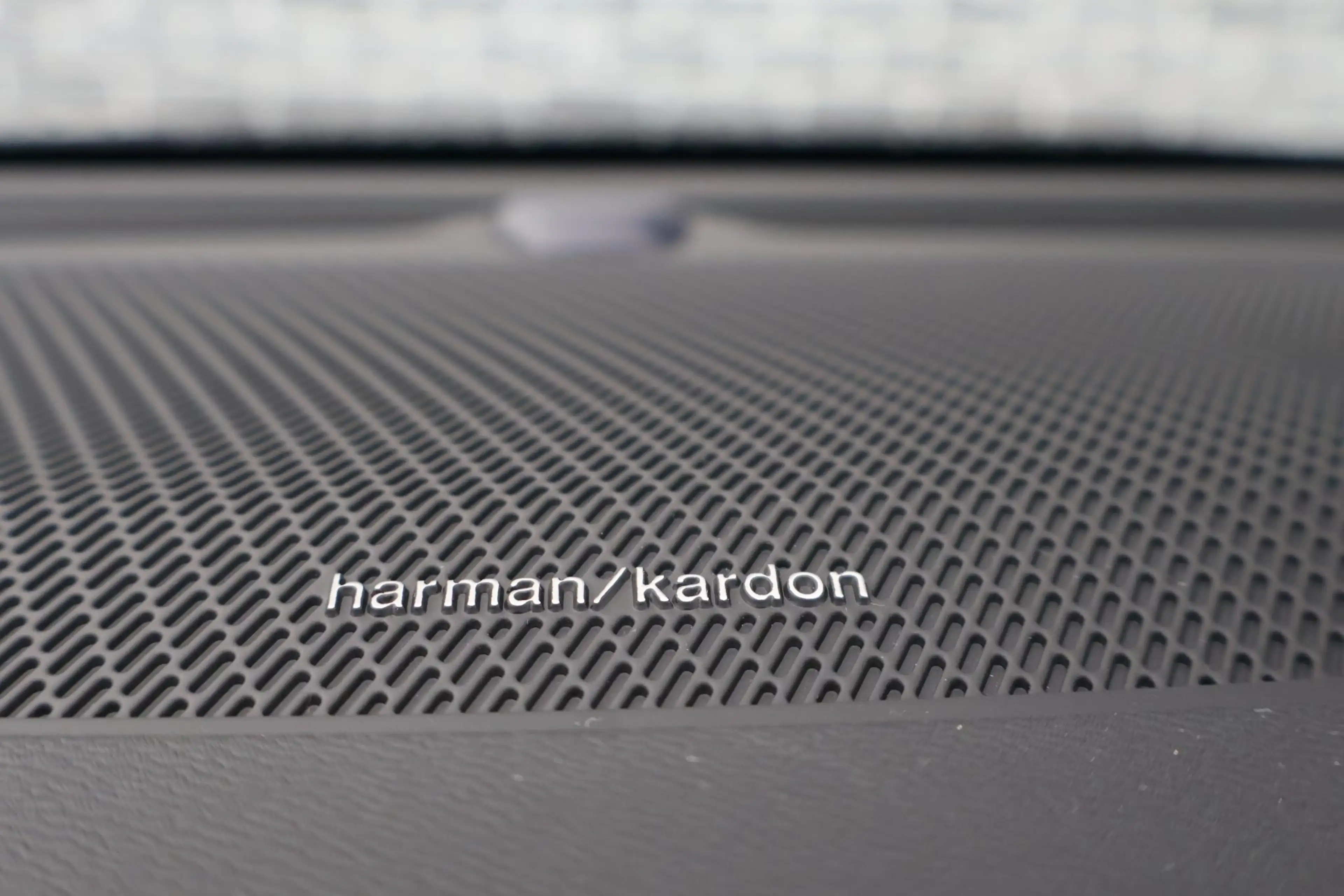 Volvo V60 2.0 T8 Plug-in hybrid AWD Plus Dark | PHEV | Trekh — photo 13