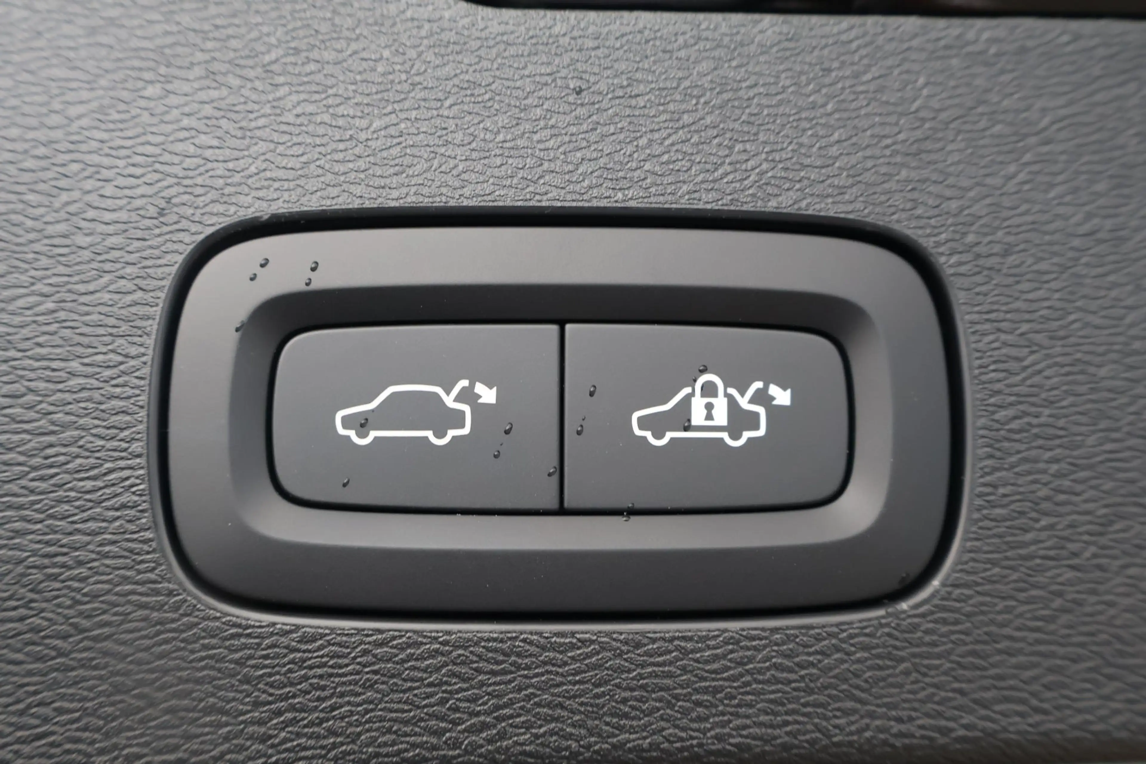 Volvo V60 2.0 T8 Plug-in hybrid AWD Plus Dark | PHEV | Trekh — photo 15