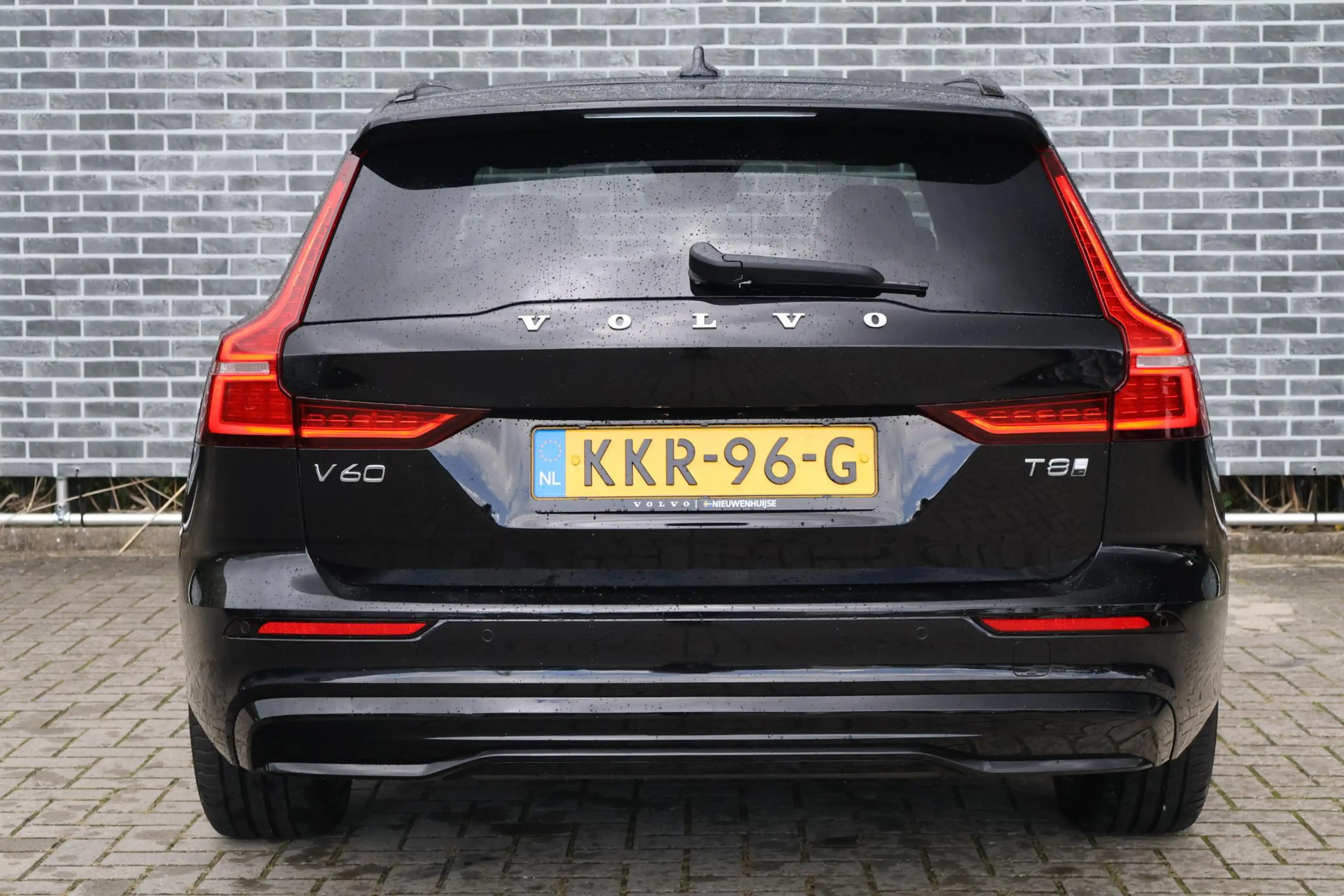 Volvo V60 2.0 T8 Plug-in hybrid AWD Plus Dark | PHEV | Trekh — photo 4