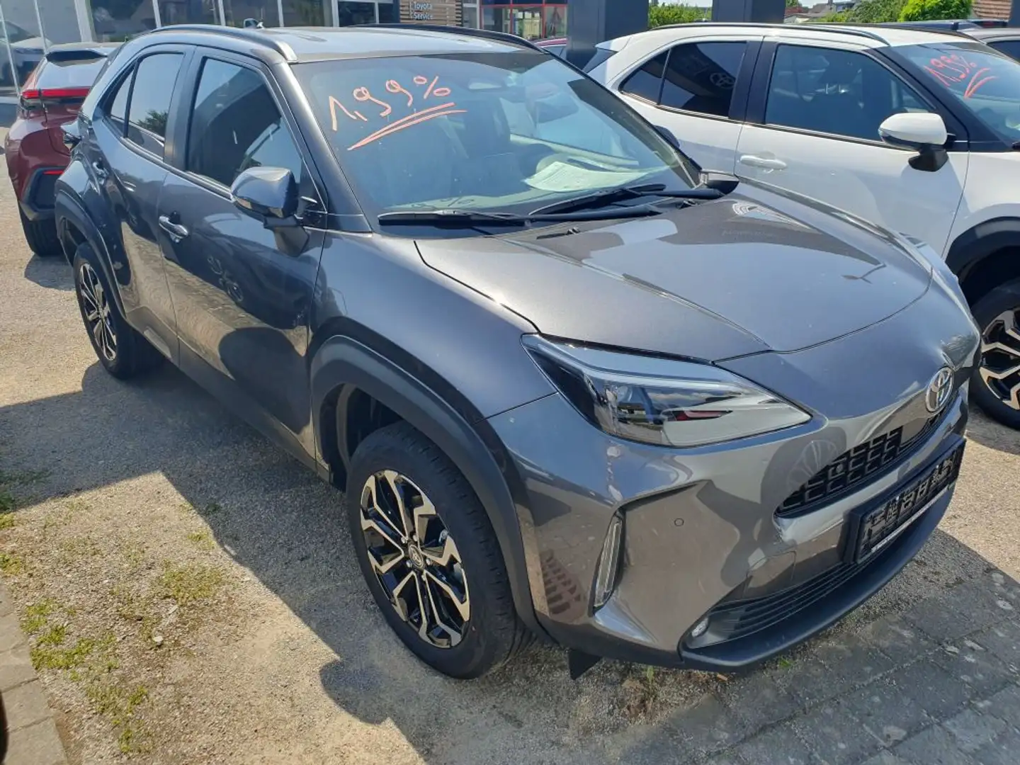 Toyota Yaris Cross Hybrid 130 1.5 VVT-i Teamplayer (XPB1) Grau - 2