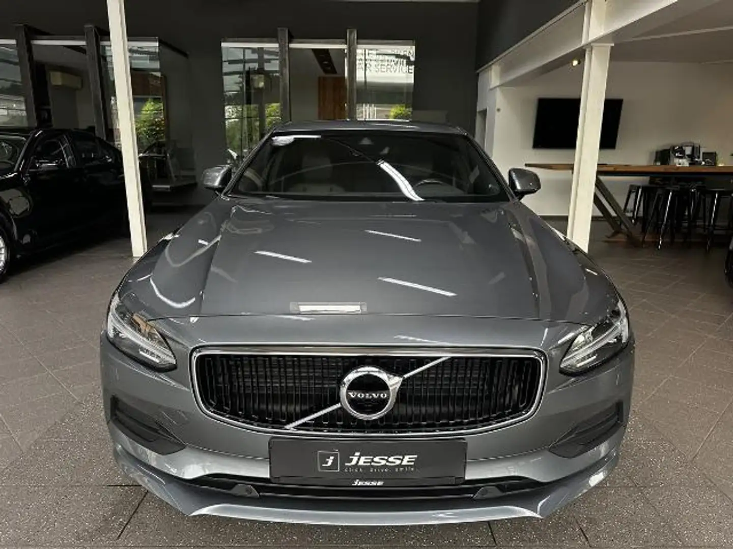 Volvo S90 D4 Momentum LED Navi RCam CarPlay KeyLess Gri - 2