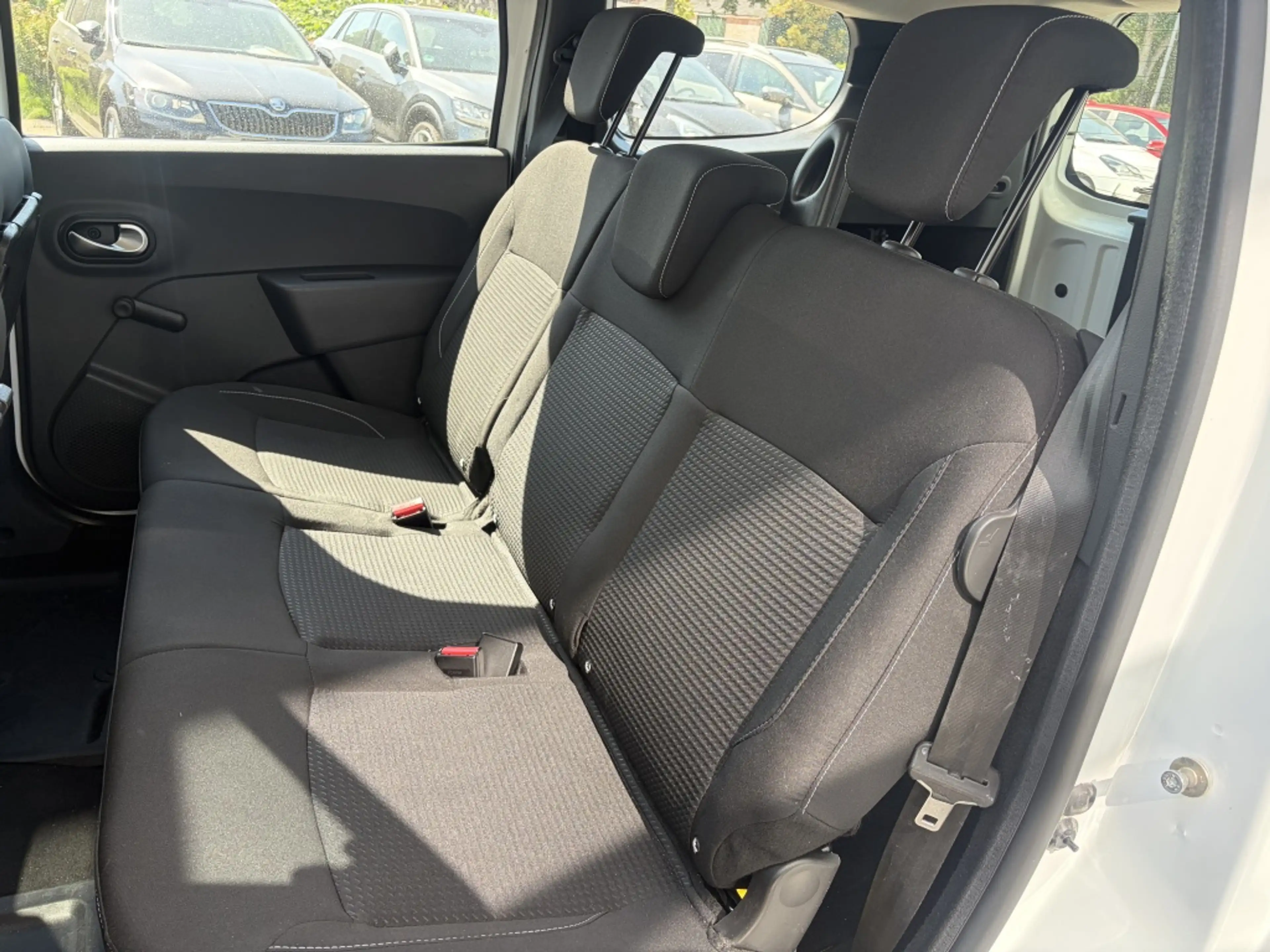 Dacia Lodgy 1.2 TCe Ambiance 5p. Trekhaak, Airco, Nav — photo 11