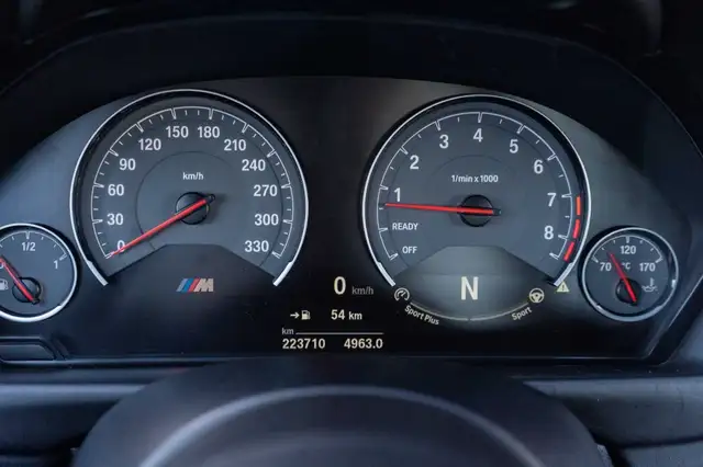 BMW M4 view 9