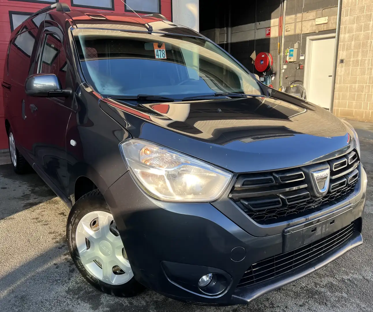 Dacia Dokker 1.2 TCe LPG  Work Edition + CLIM + NAVI Zwart - 2