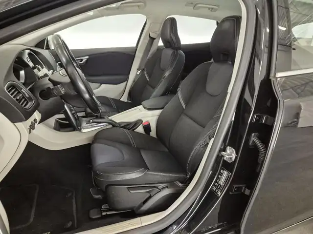 Volvo V40 view 11