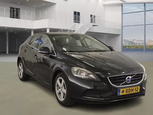 Volvo V40 view 2