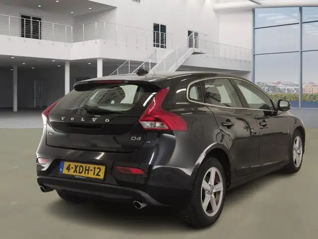 Volvo V40 view 3
