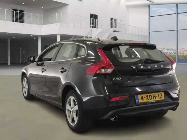 Volvo V40 view 4