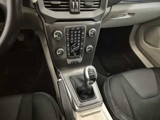 Volvo V40 view 12