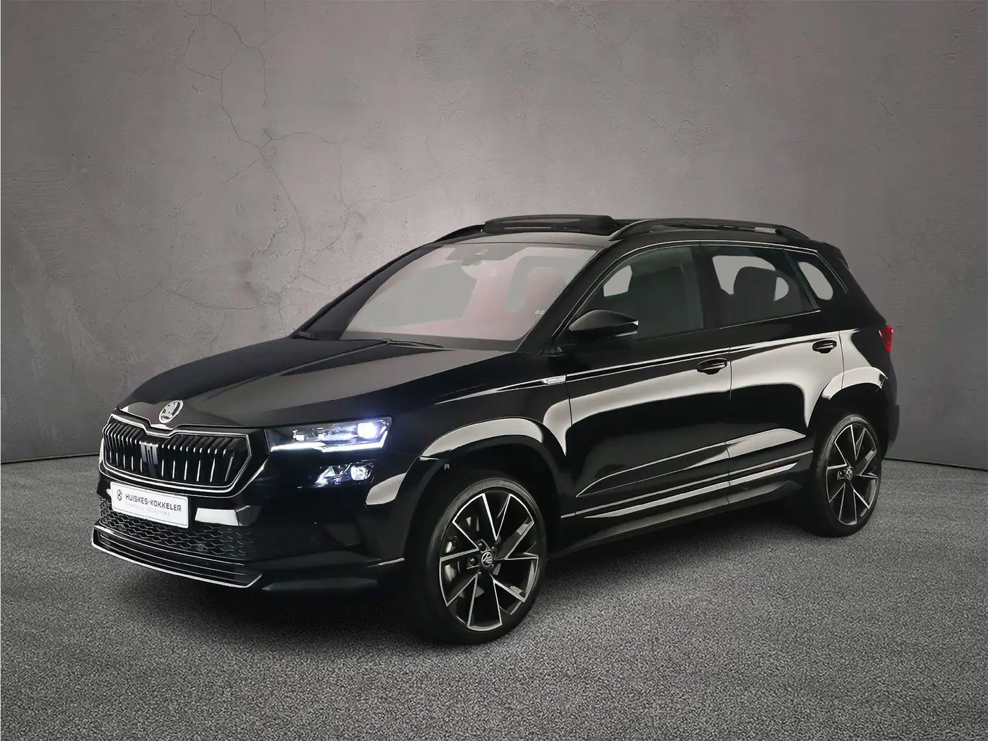 Skoda Karoq Sportline Business 1.5 TSI 150pk DSG Automaat Trek Zwart - 1