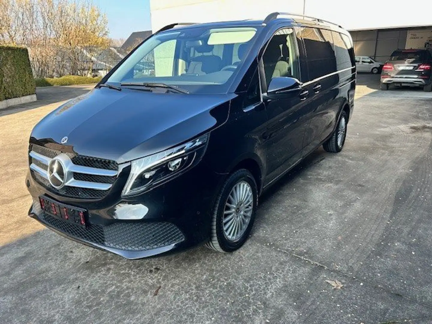 Mercedes-Benz V 220 d Edition 7 zitpl. 53500 EUR + btw 21% Zwart - 1