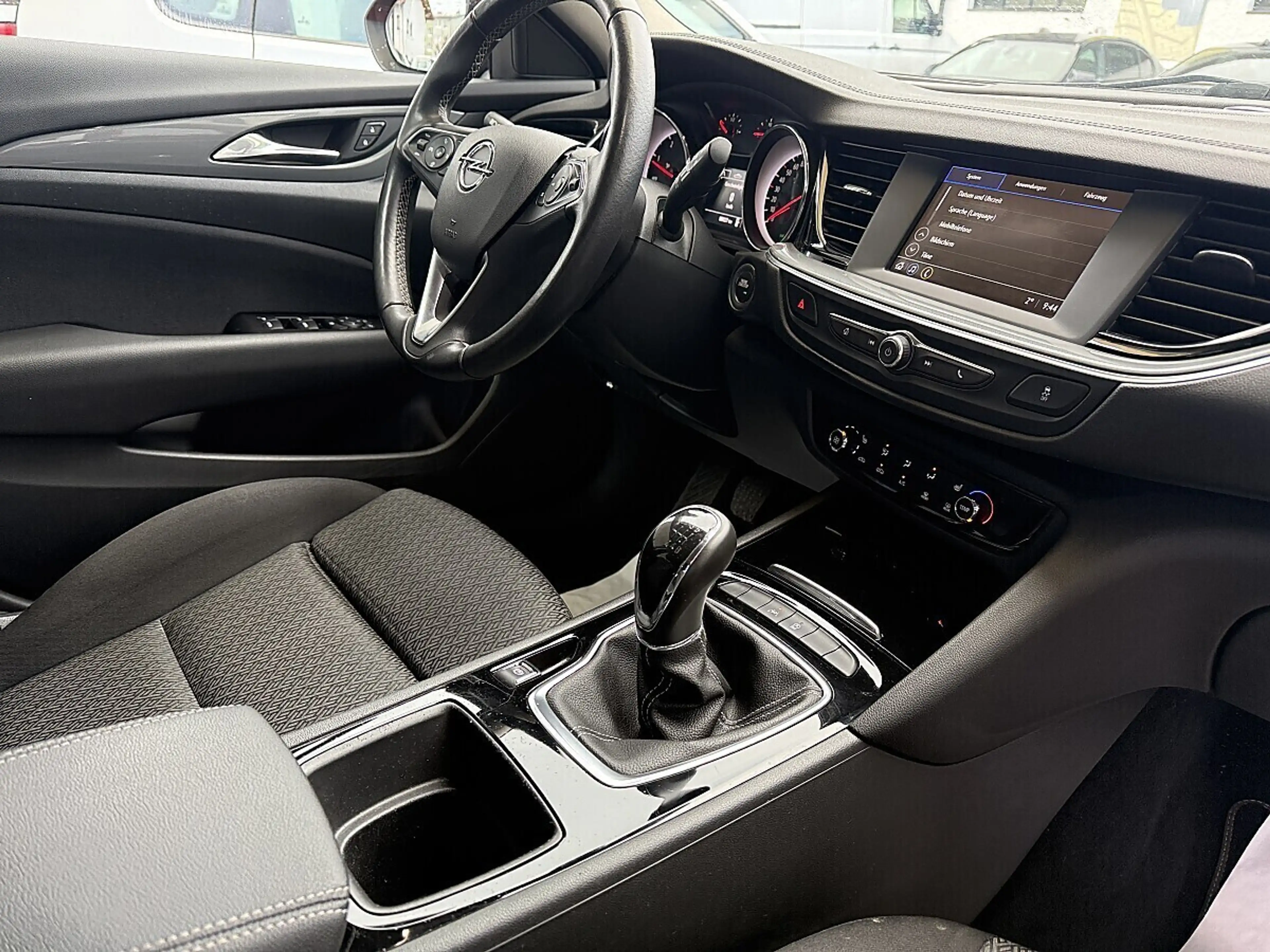 Opel Insignia ST 1,6 ECOTEC BlueInjection Innovation St./St. — photo 13