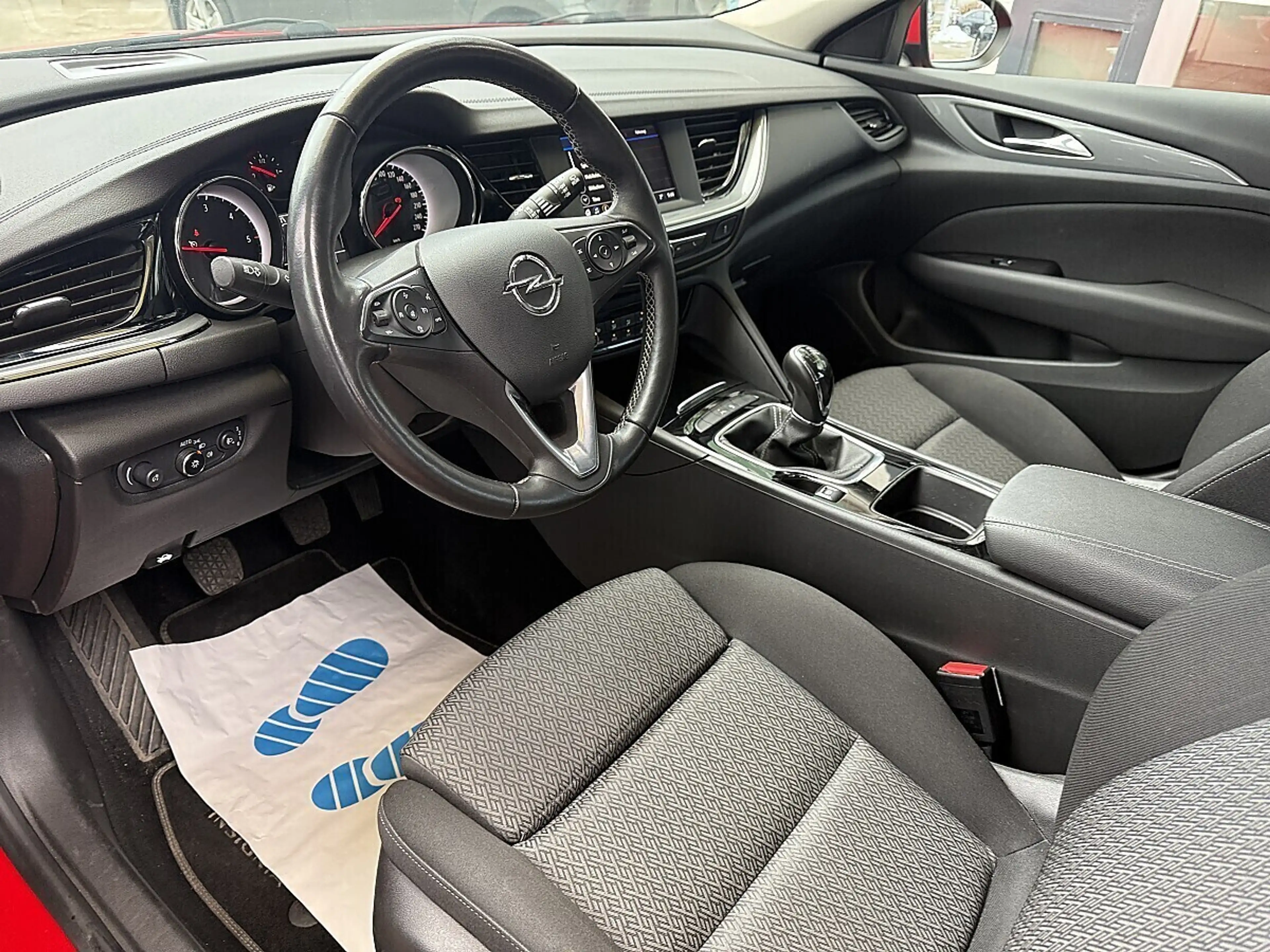Opel Insignia ST 1,6 ECOTEC BlueInjection Innovation St./St. — photo 11