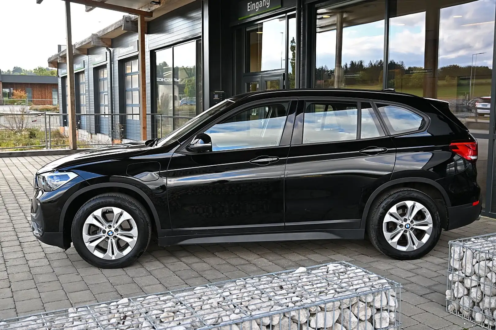 BMW X1 xDrive25e PHEV Aut. AHK, LED, Navi, Sportsitze,... Noir - 2