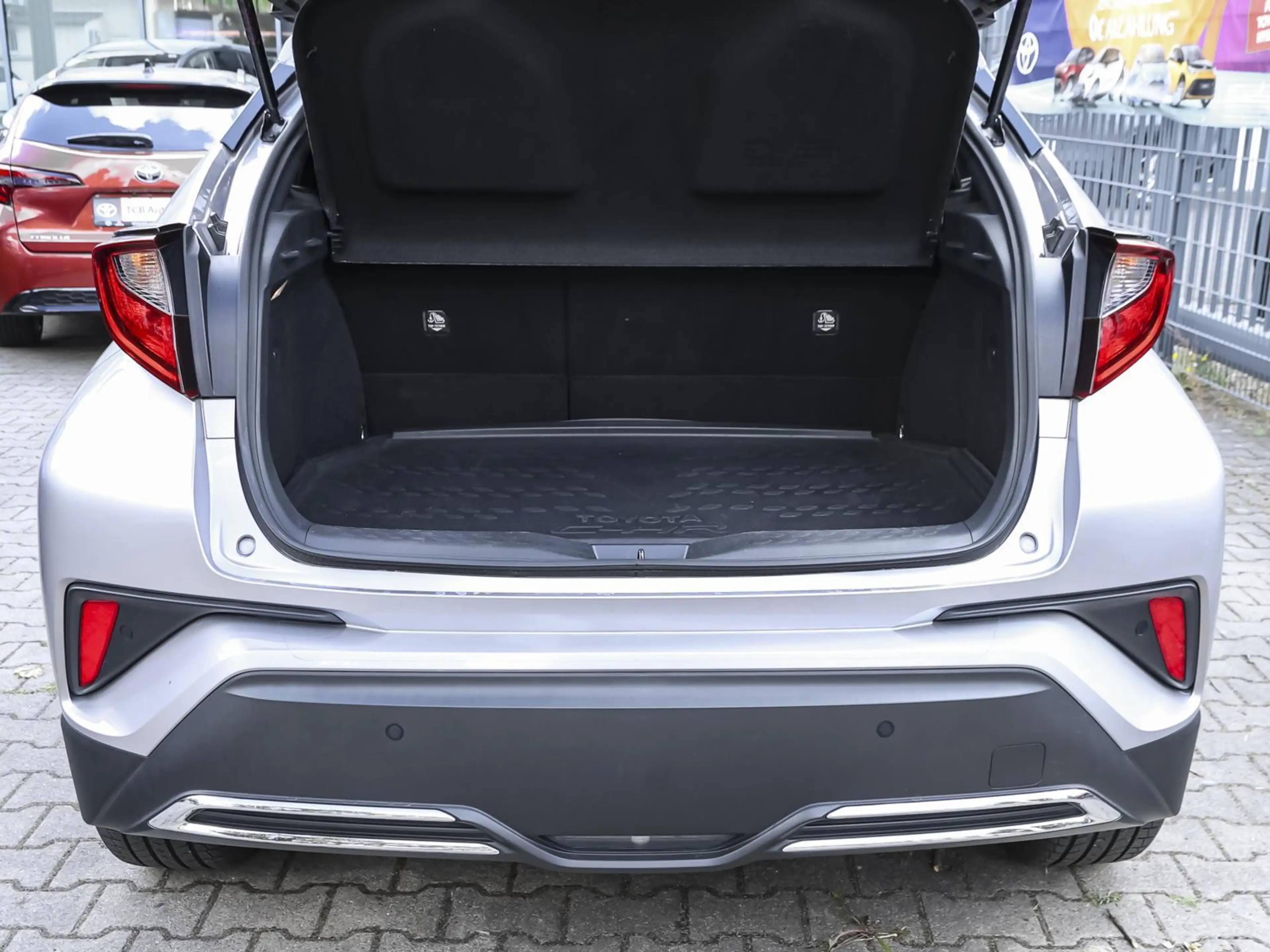 Toyota C-HR Hybrid Team D SHZ PDC KLIMA LM-Felgen BT ZV — photo 8
