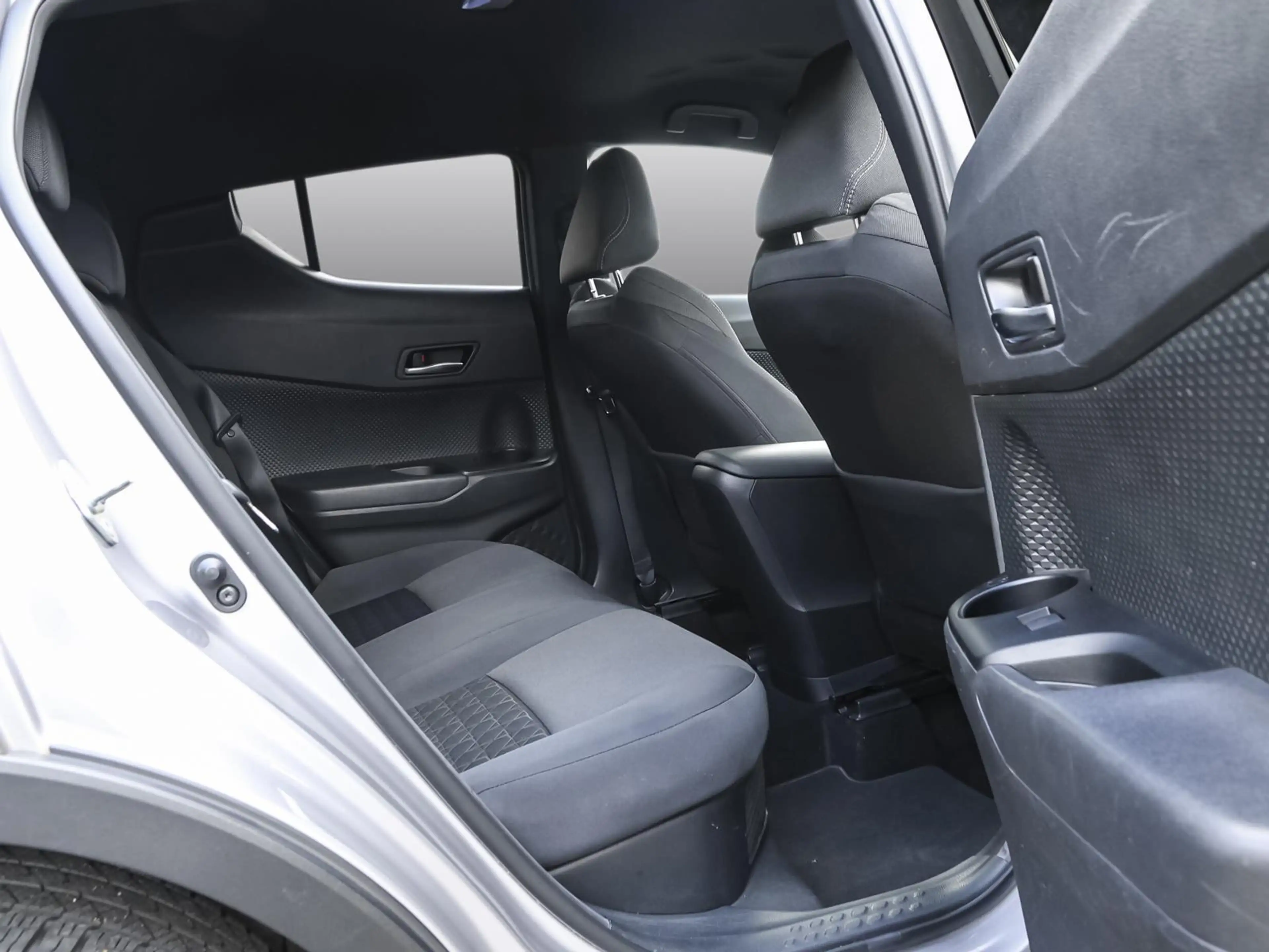 Toyota C-HR Hybrid Team D SHZ PDC KLIMA LM-Felgen BT ZV — photo 4