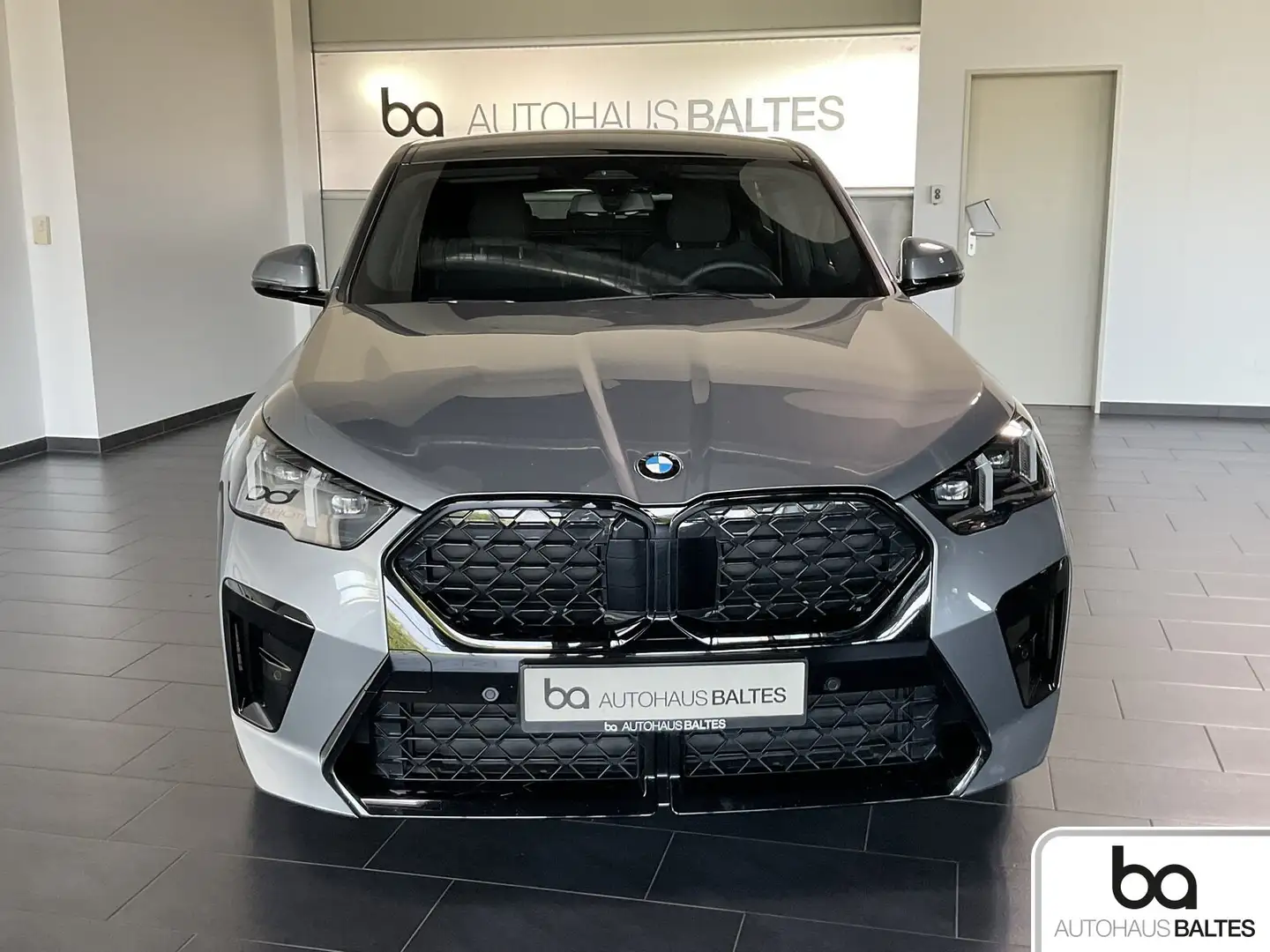 BMW X2 X2 xDrive 20d M Sport Pro 20"/Pano/Driv/Park/AHK Grau - 2