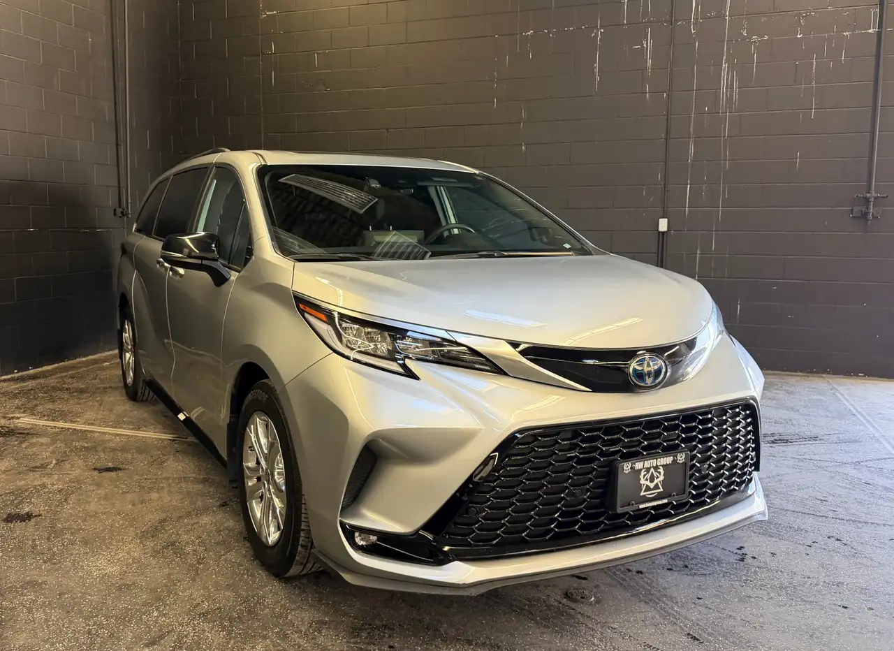 Toyota Sienna photo Toyota Sienna