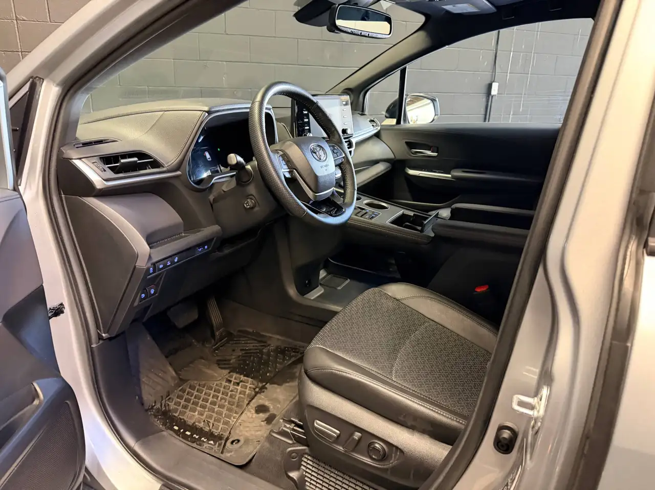 Toyota Sienna photo Toyota Sienna