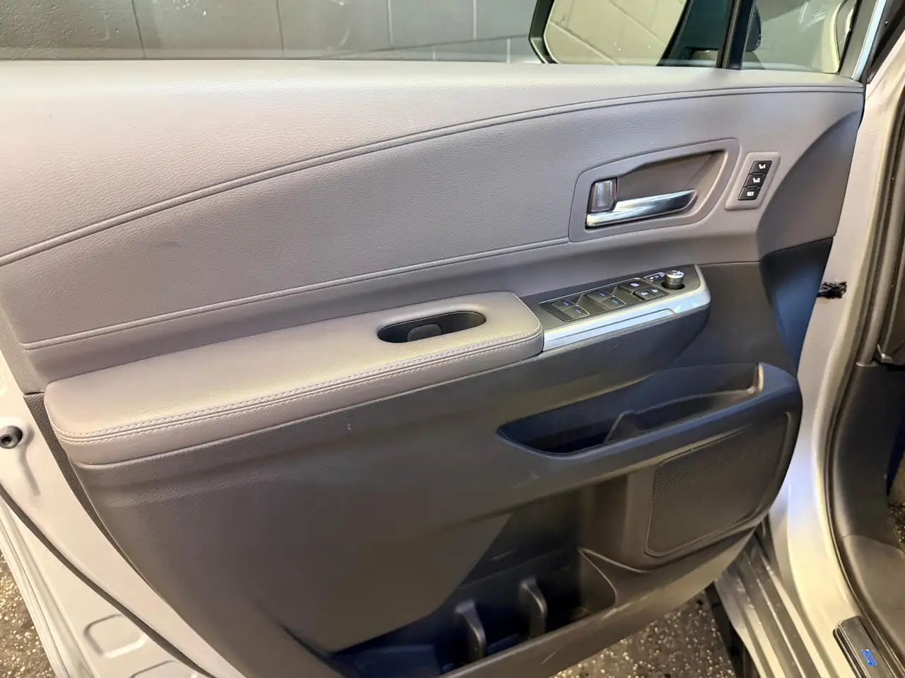 Toyota Sienna photo Toyota Sienna