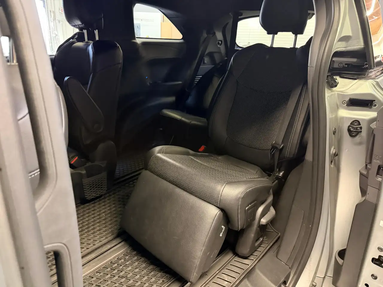 Toyota Sienna photo Toyota Sienna