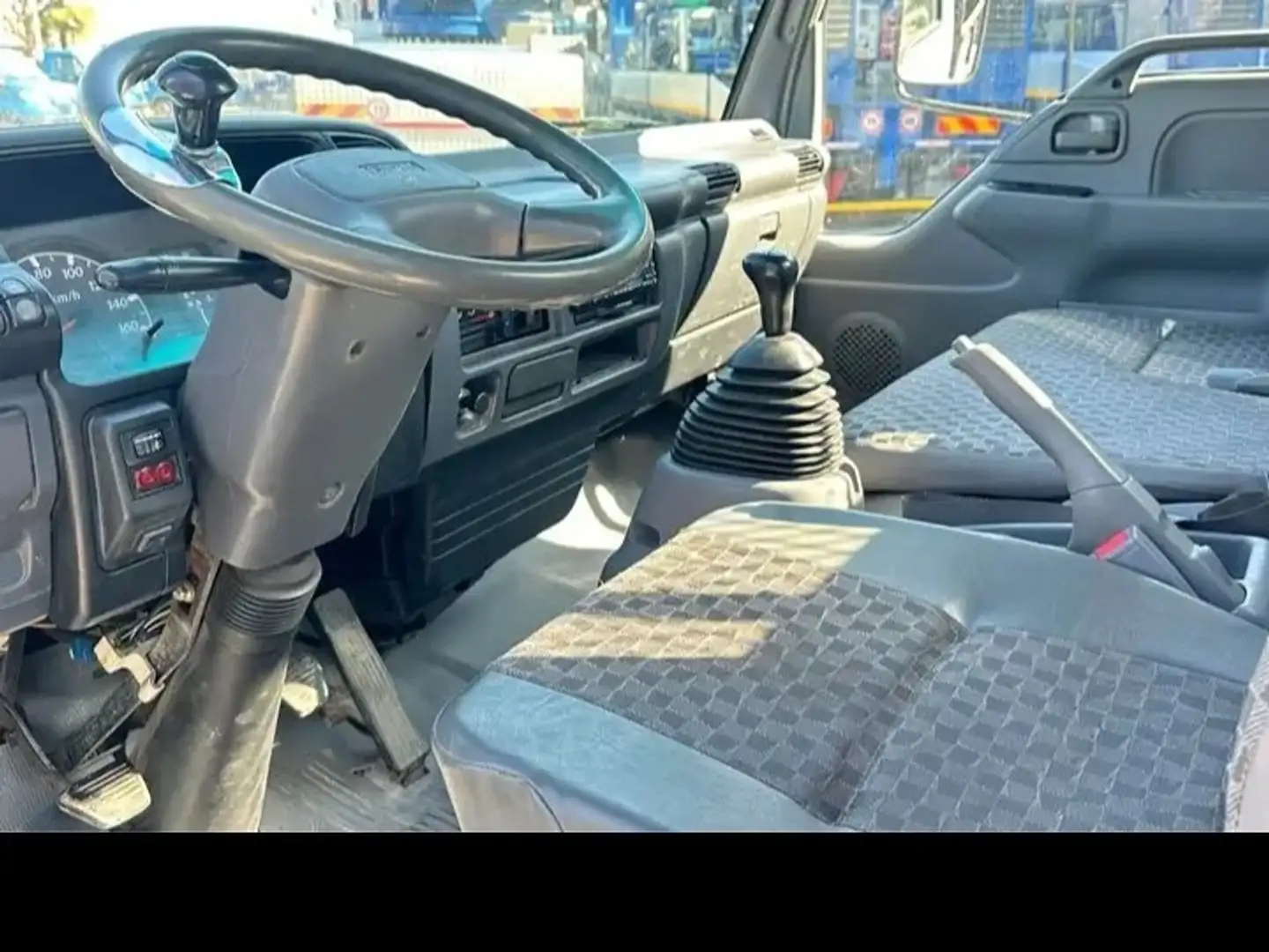 Isuzu NPR - 2