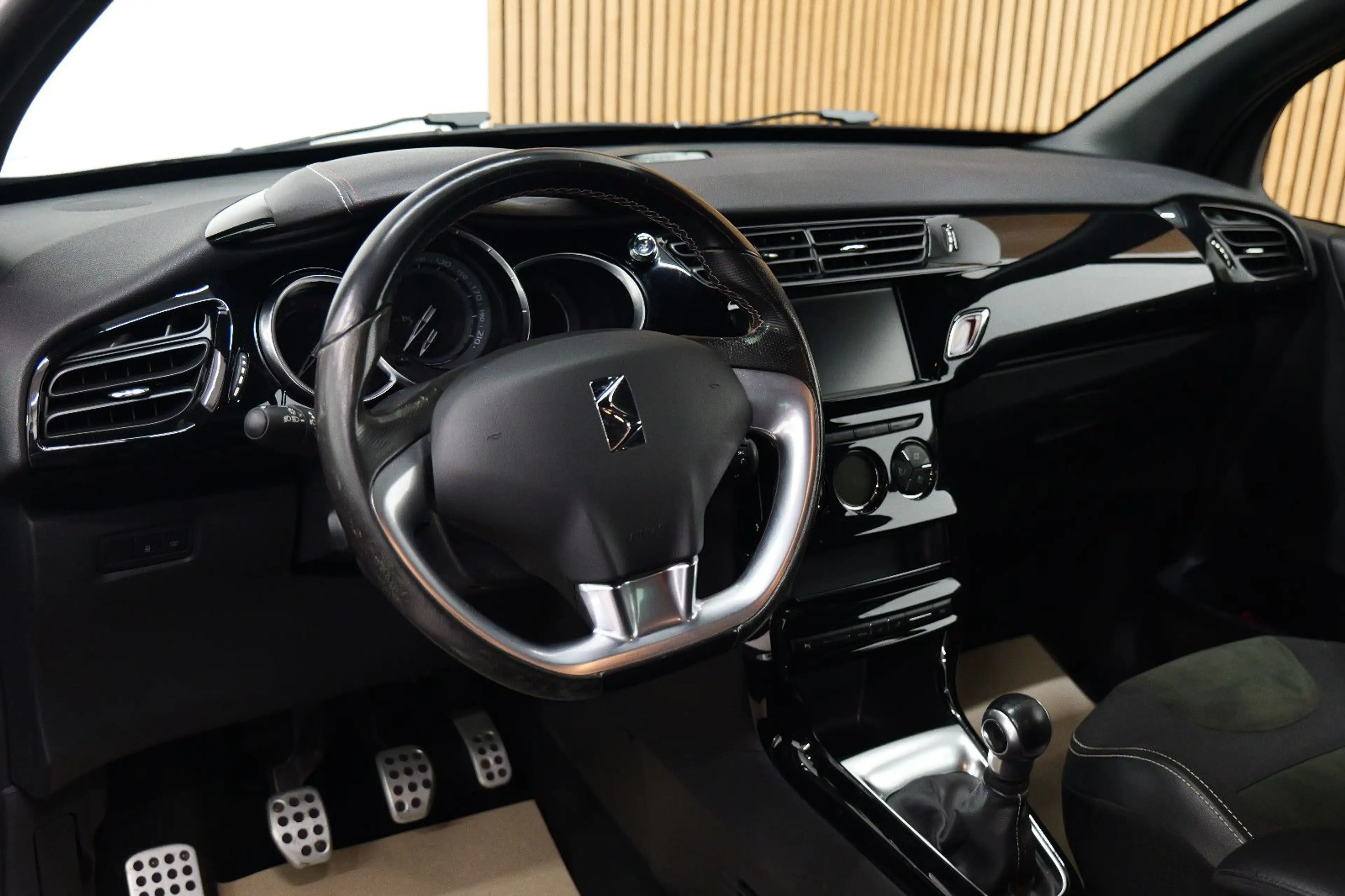 DS Automobiles DS 3 1.2 PureTech Performance Line LED/PDC/ALC/LM — photo 9