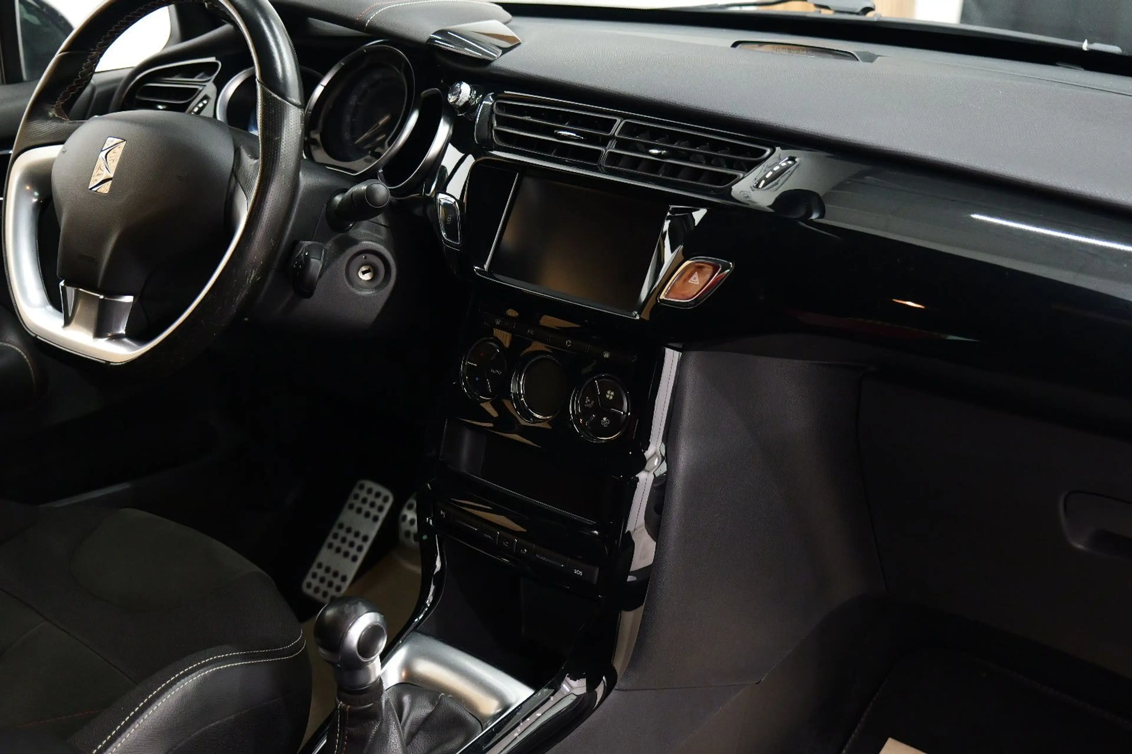 DS Automobiles DS 3 1.2 PureTech Performance Line LED/PDC/ALC/LM — photo 15