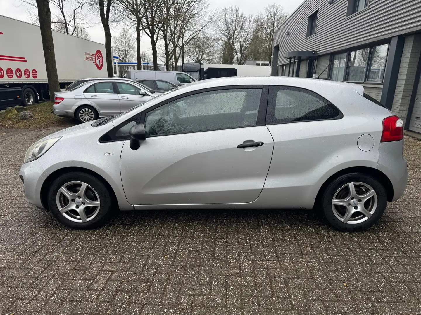 Kia Rio 1.2 CVVT Comfort Pack Grau - 2