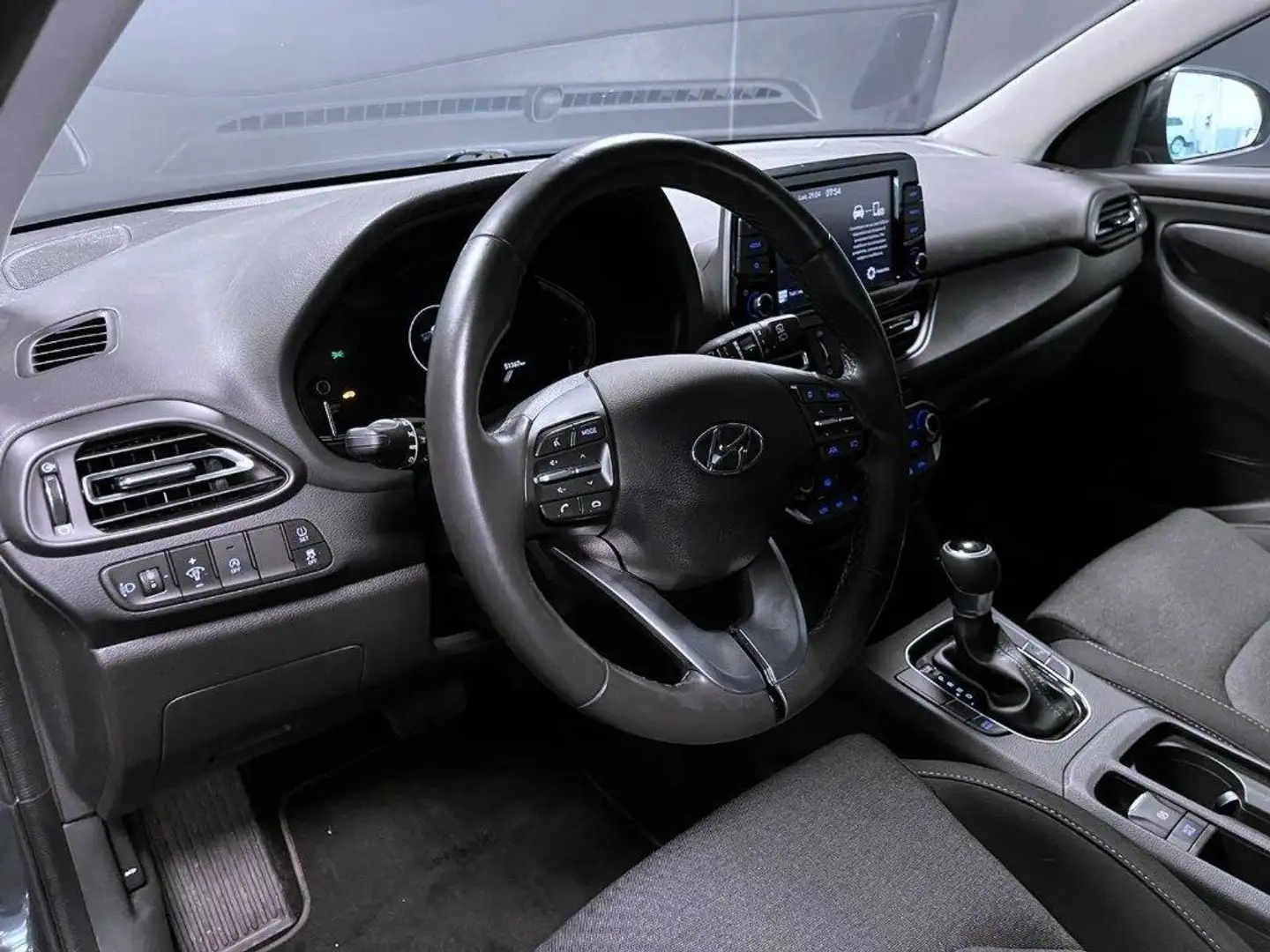 Hyundai i30 Fastback 1.6 CRDi 136 CV iMT 48V Prime Чорний - 2
