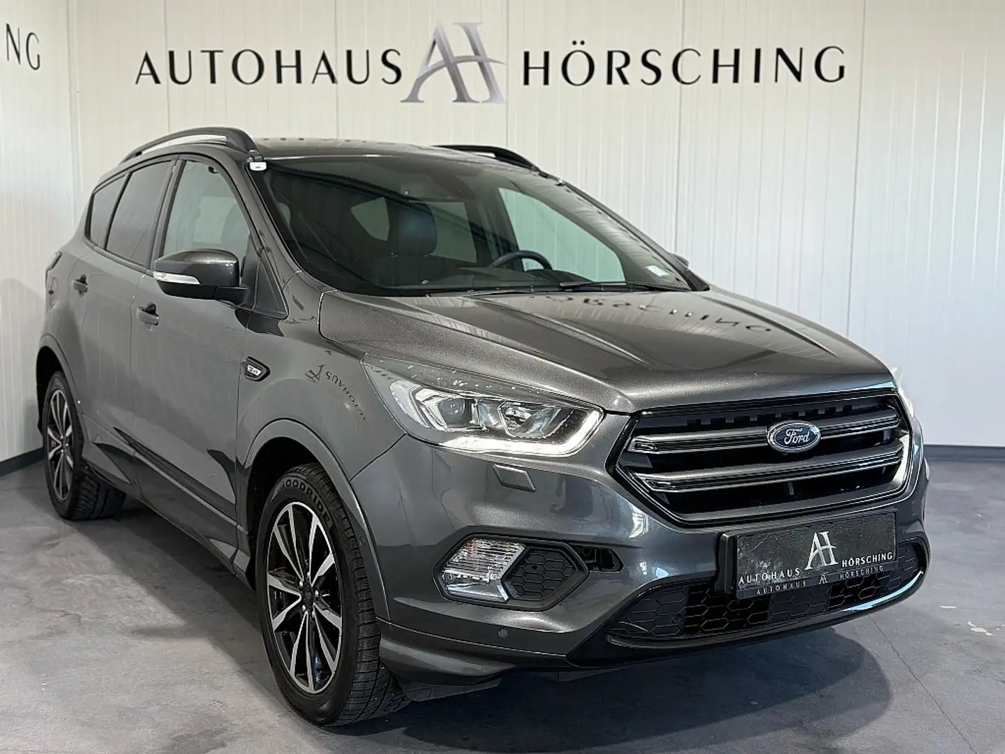 Ford Kuga 1,5 EcoBoost ST-Line Grau - 1