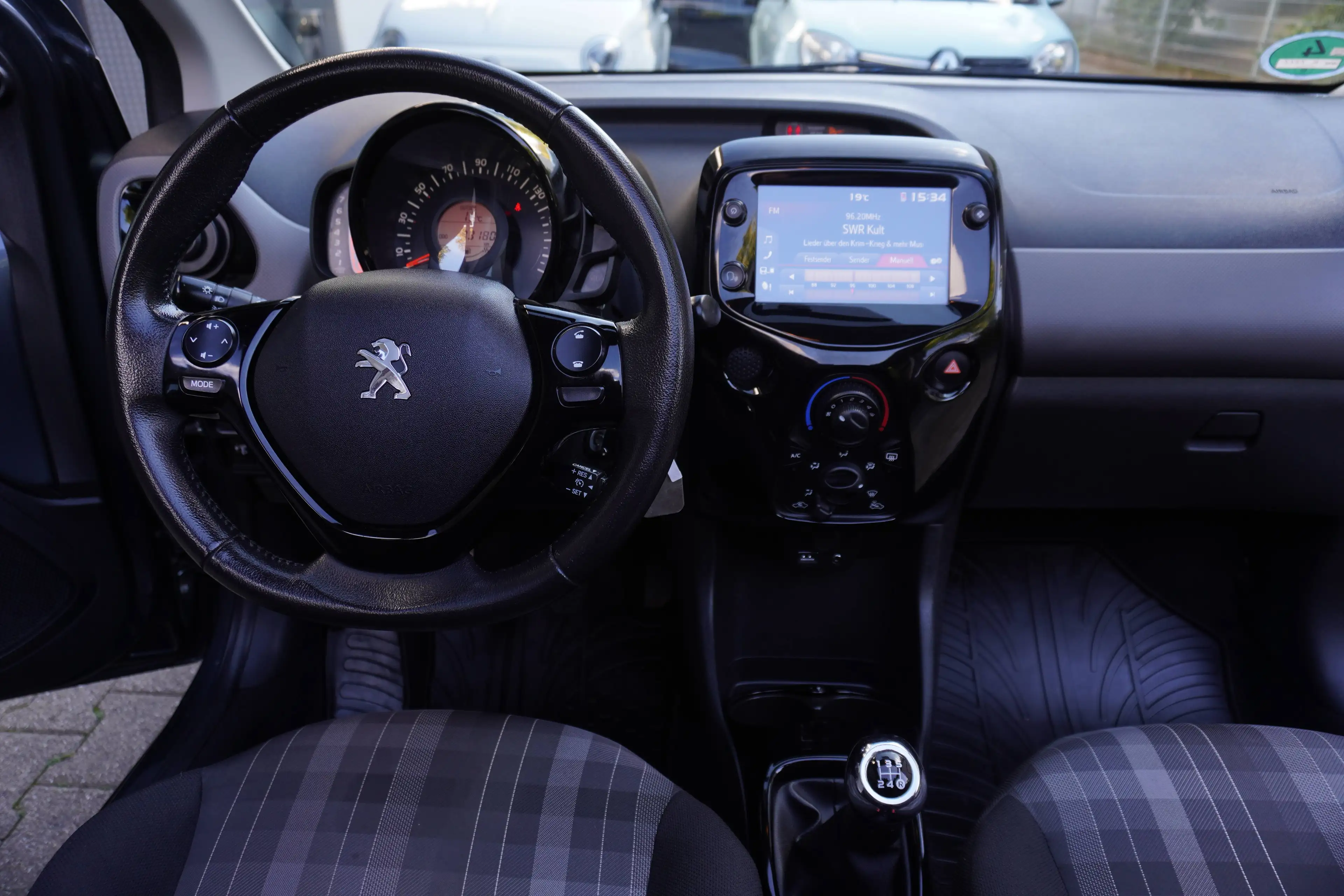 Peugeot 108 1.0 VTi TOP Style FALTDACH+SITZHEIZUNG+TEMPOMAT+KAMERA+Org.73Tkm — photo 14