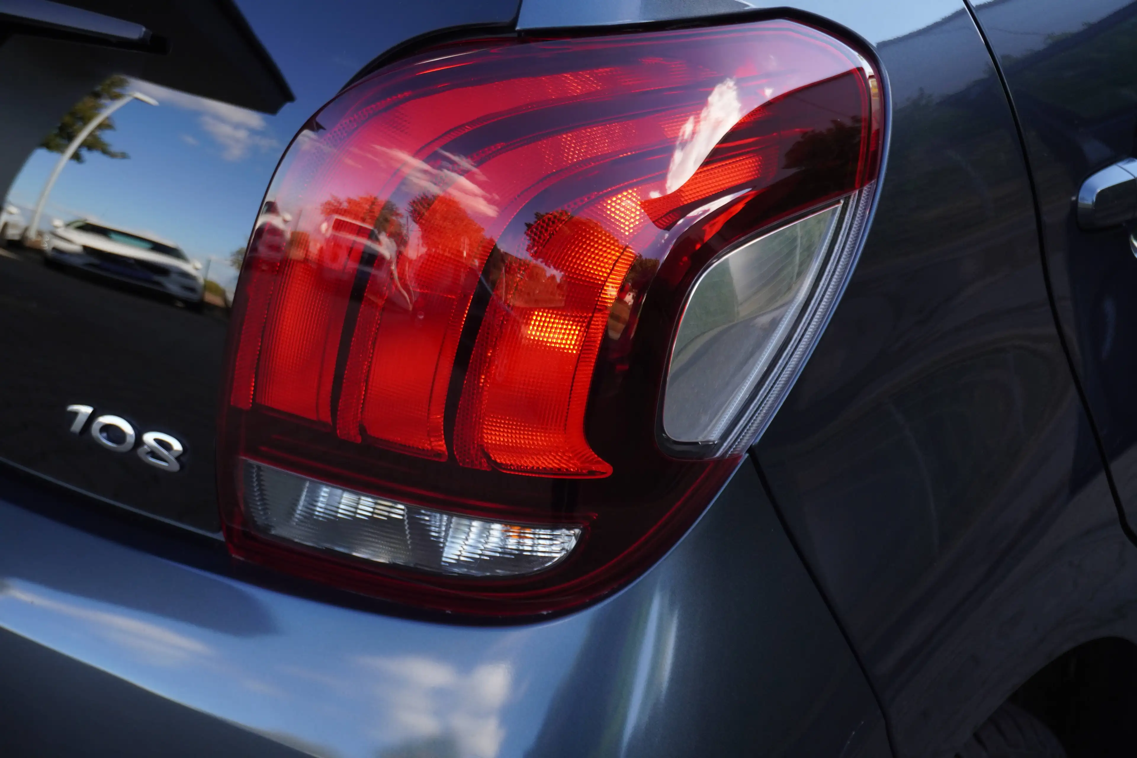 Peugeot 108 1.0 VTi TOP Style FALTDACH+SITZHEIZUNG+TEMPOMAT+KAMERA+Org.73Tkm — photo 10