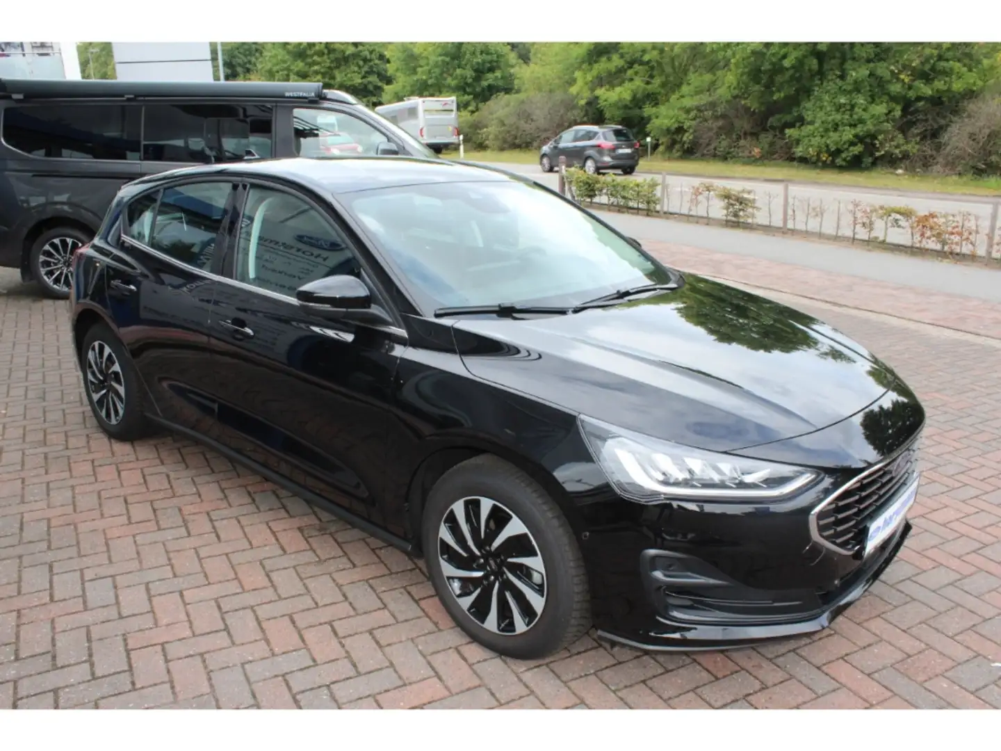 Ford Focus TITANIUM AUTOMATIK 5-TÜRIG, ACC, PDC, NAVI, LED, B Noir - 2