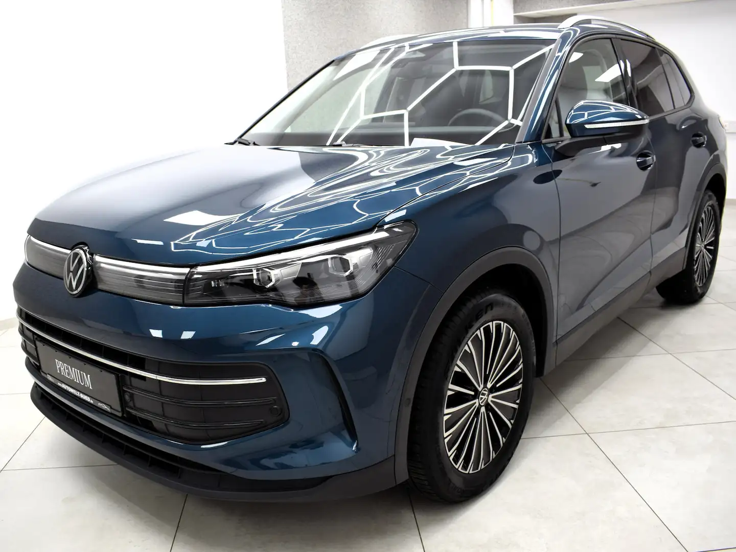 Volkswagen Tiguan 2.0 TDI Life Design Paket AHK RCam LED+ Ambi Azul - 2