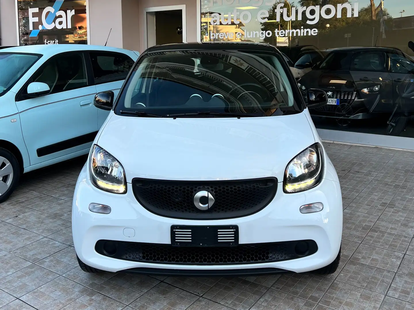 smart forFour 1.0 Youngster 71cv twinamic my18 Blanc - 1