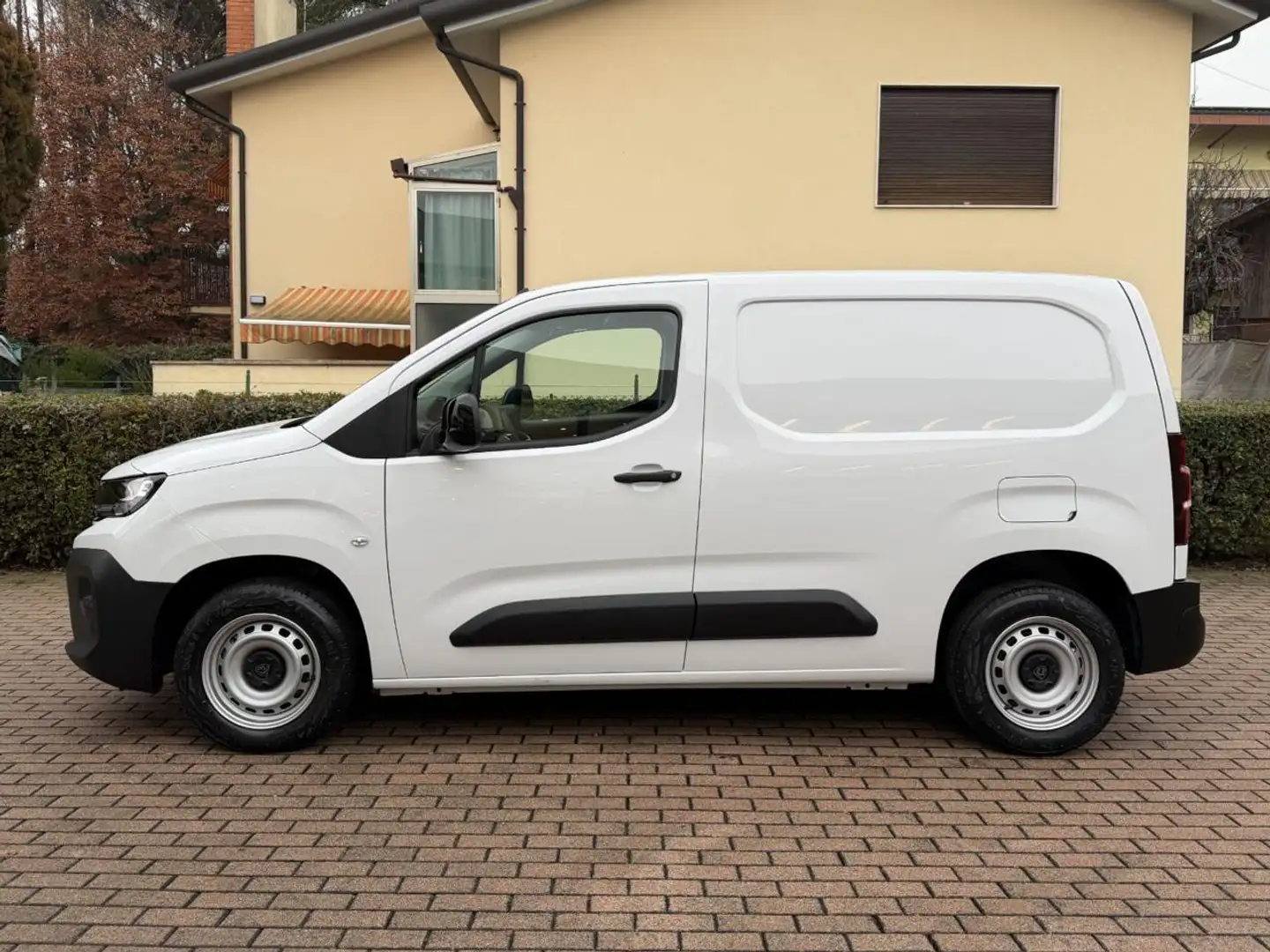 Peugeot Partner BlueHDi 100 S&S PC Furgone Bianco - 1