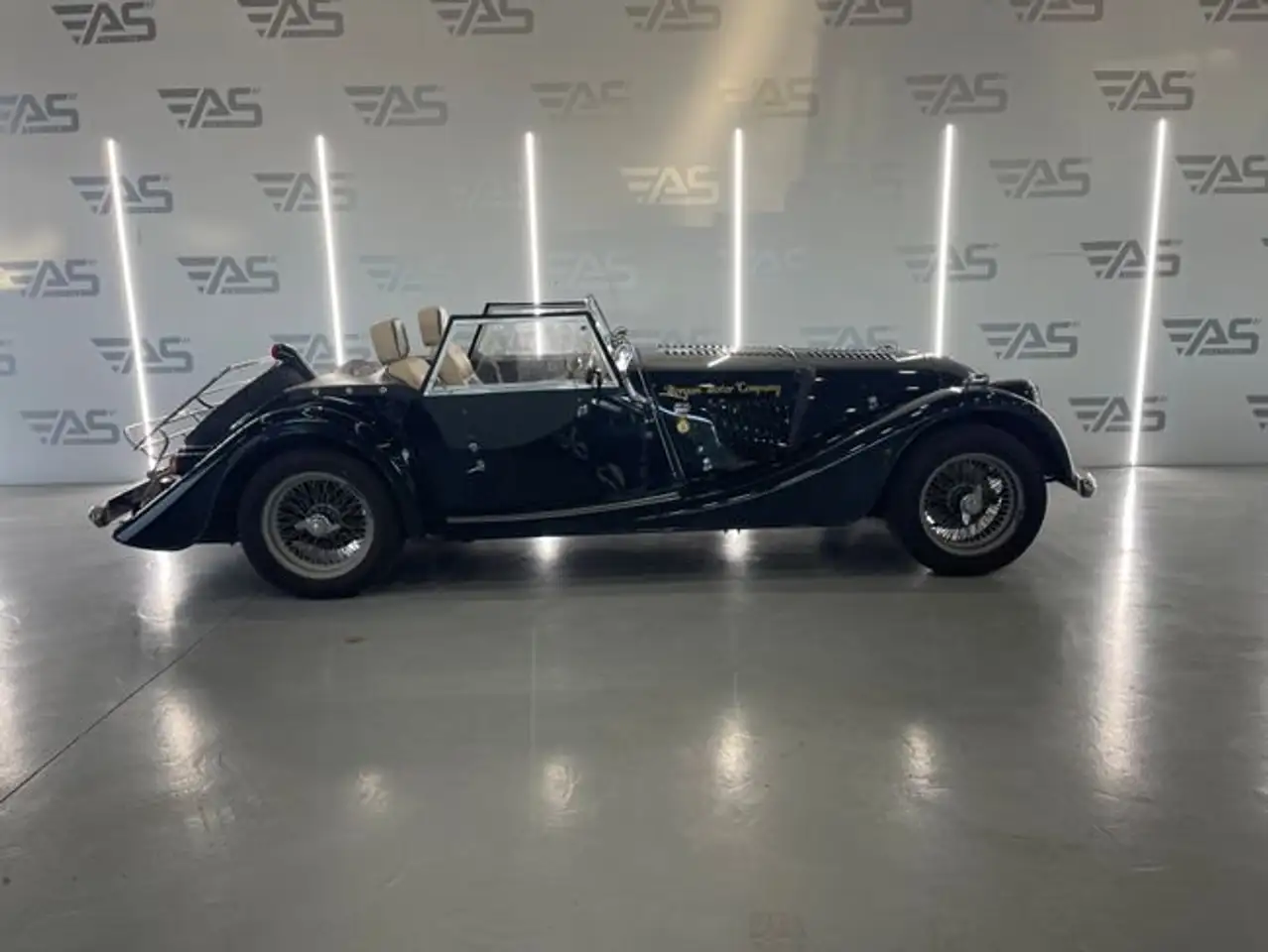 Morgan Plus 4 2.0 – Volante derecha, foto 8
