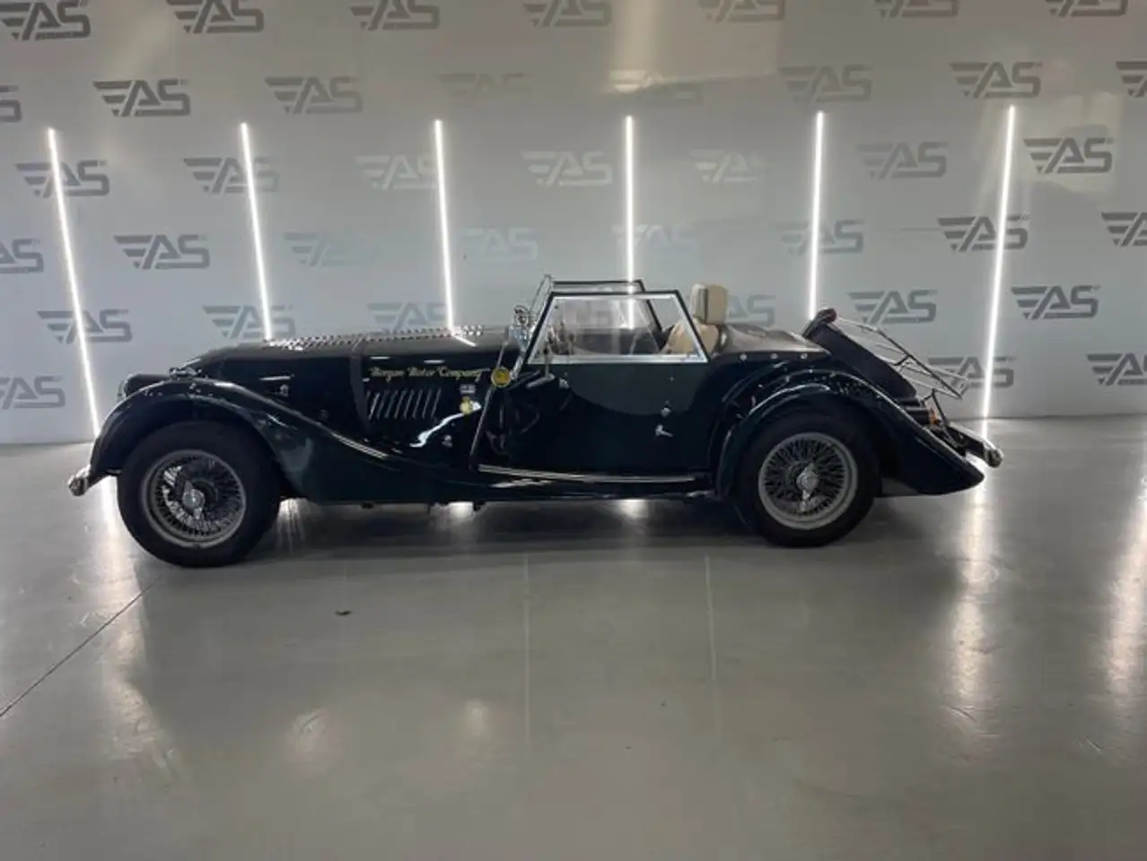 Morgan Plus 4 2.0 – Volante derecha, foto 5