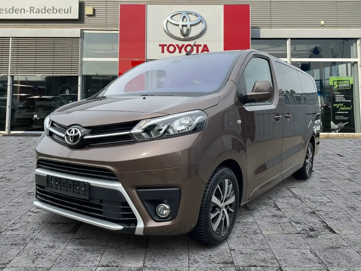 Toyota Proace Verso 2.0 D-4D L2 Shuttle Comfort Navi*KAM Marrón - 2