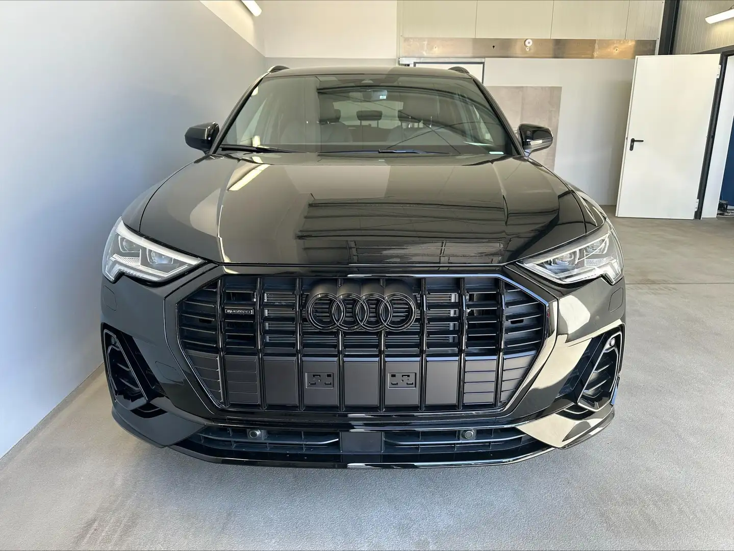 Audi Q3 2xS line 40 TDI quattro+AHK+Navi 40 TDI S troni... Zwart - 2