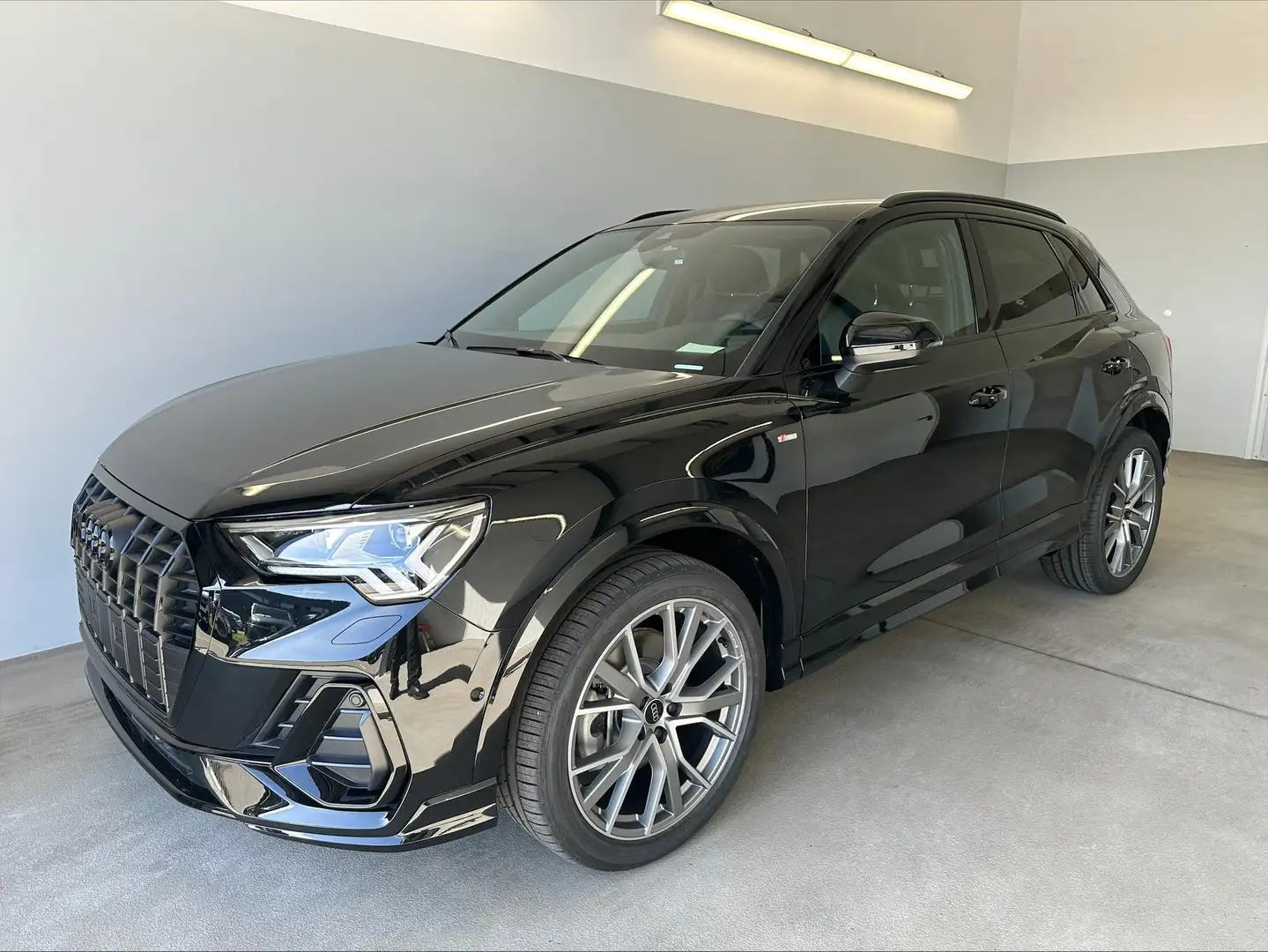 Audi Q3 2xS line 40 TDI quattro+AHK+Navi 40 TDI S troni... Zwart - 1