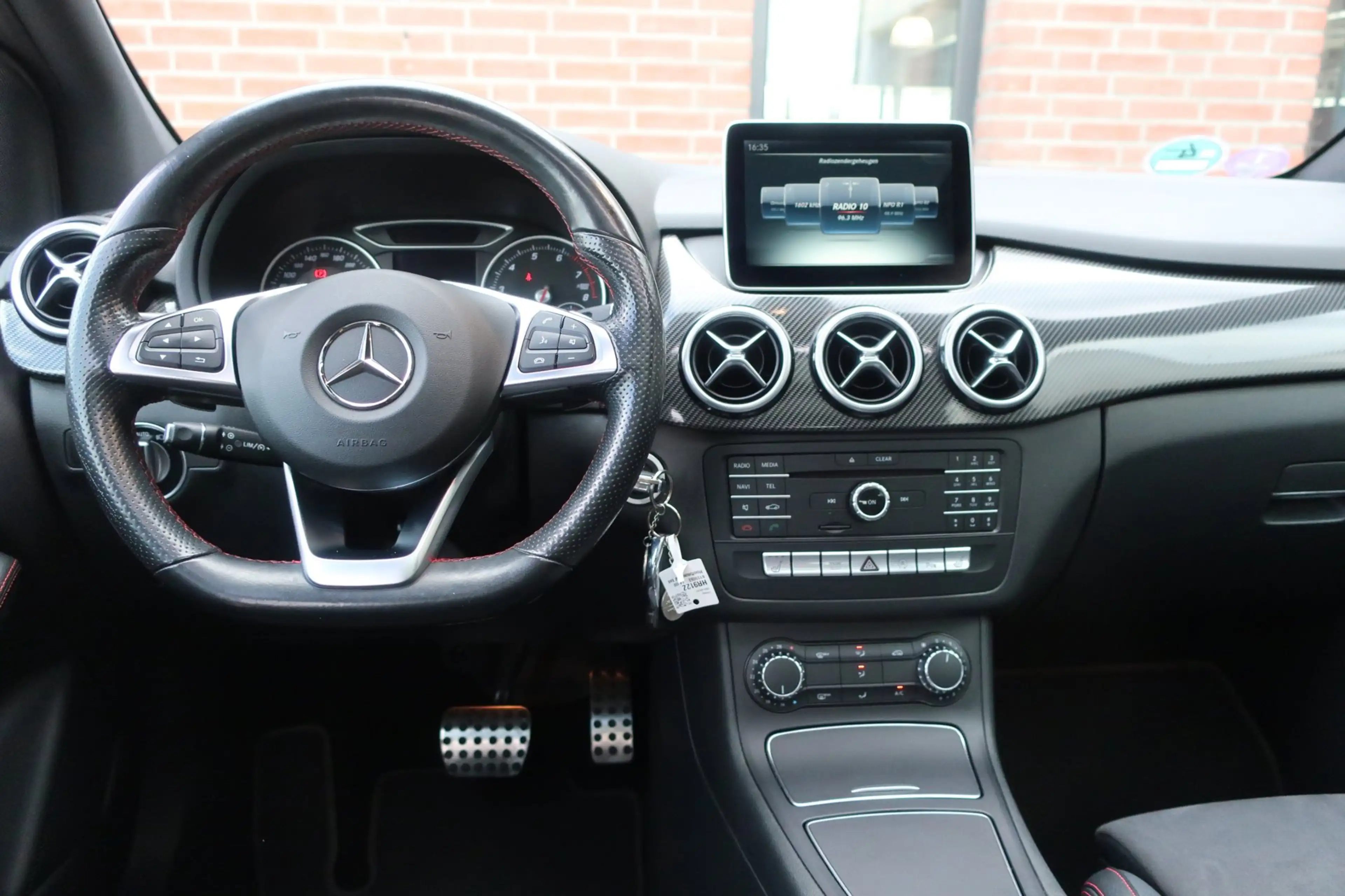 Mercedes-Benz B 180 Ambition AMG 2e EIG_LED_PANO_NAVI_PDC V+A_19-INCH. — photo 13