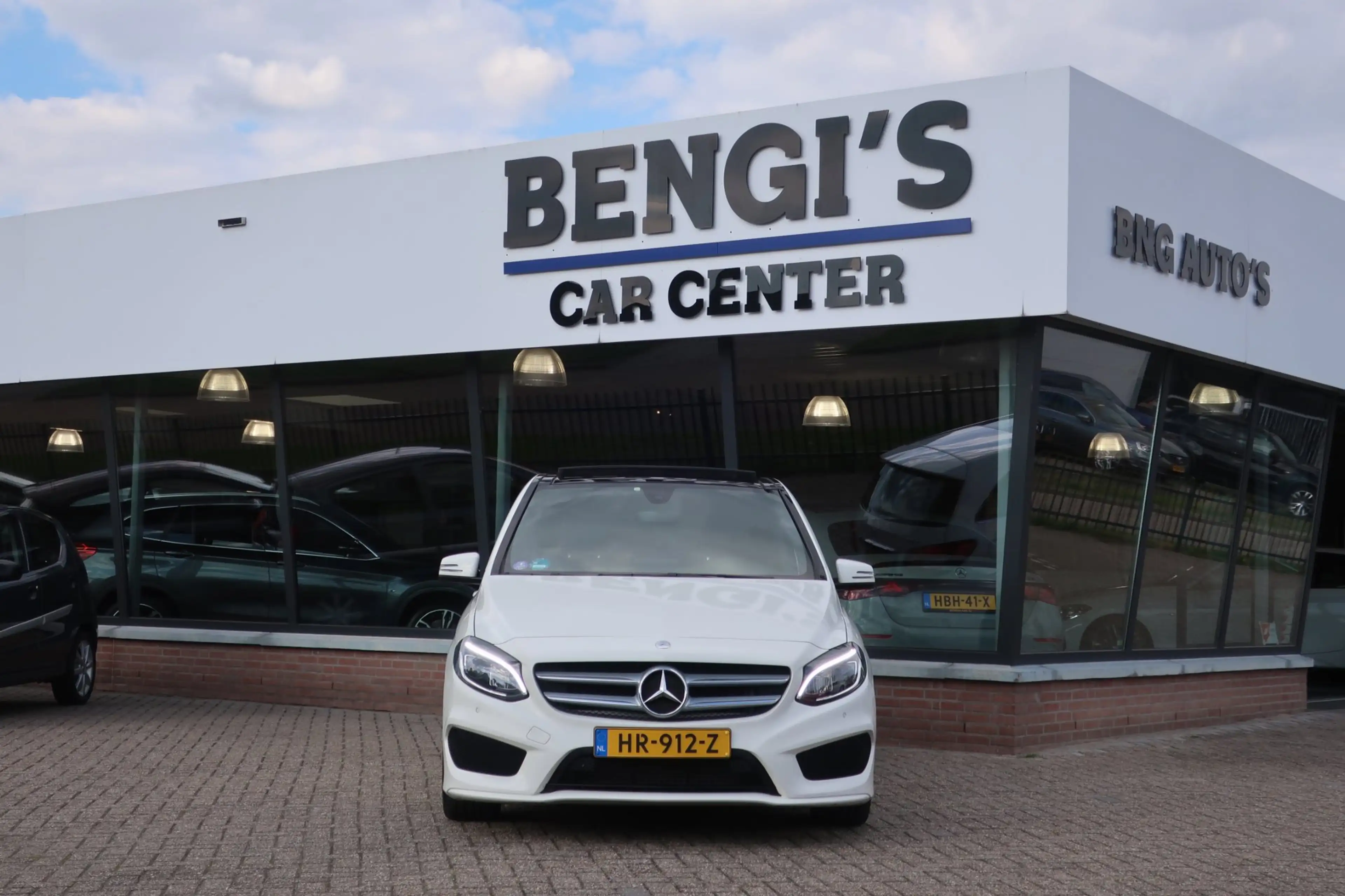 Mercedes-Benz B 180 Ambition AMG 2e EIG_LED_PANO_NAVI_PDC V+A_19-INCH. — photo 2